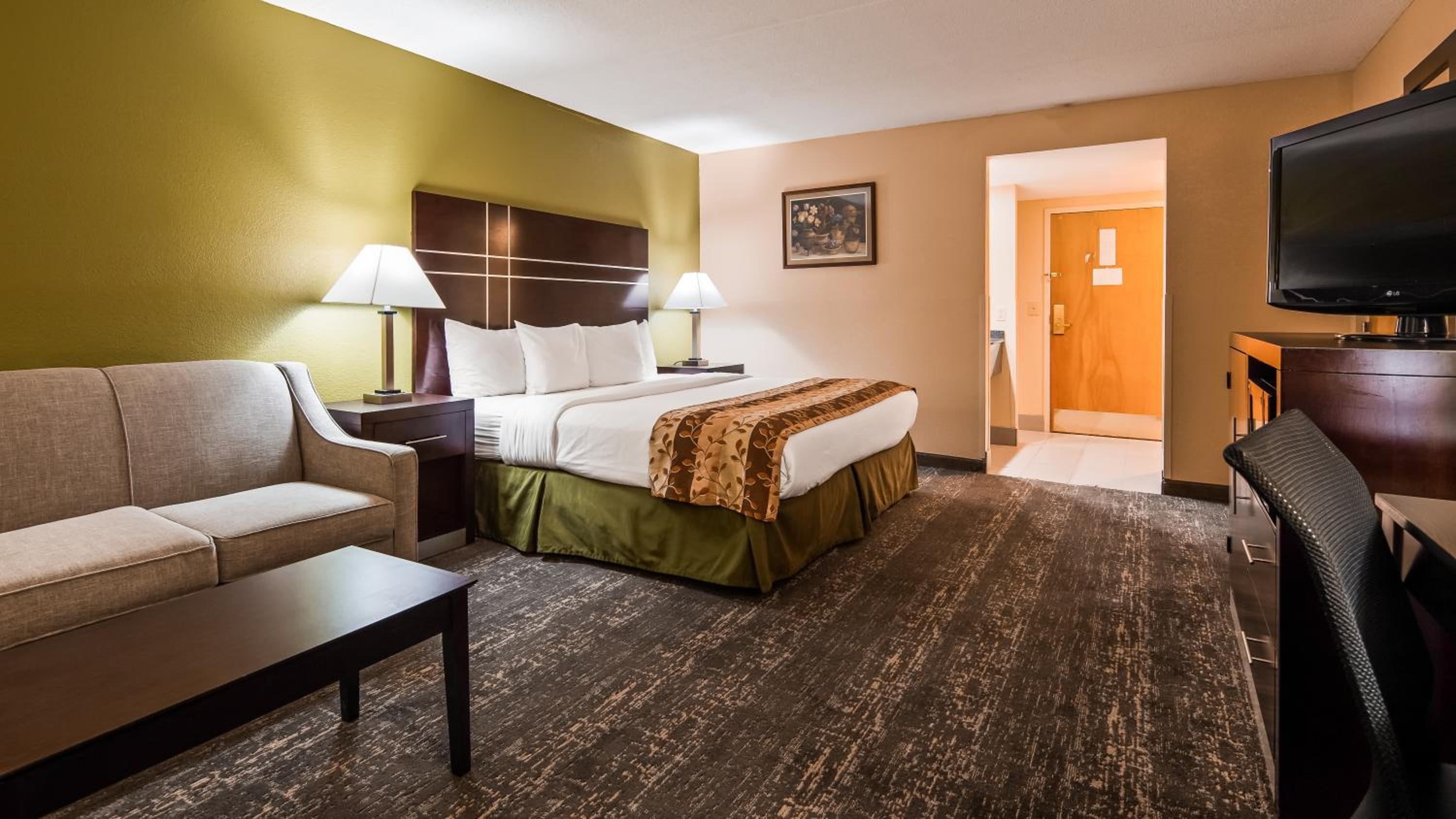 King Suite with Sofa Bed and Wet Bar - Photo 1