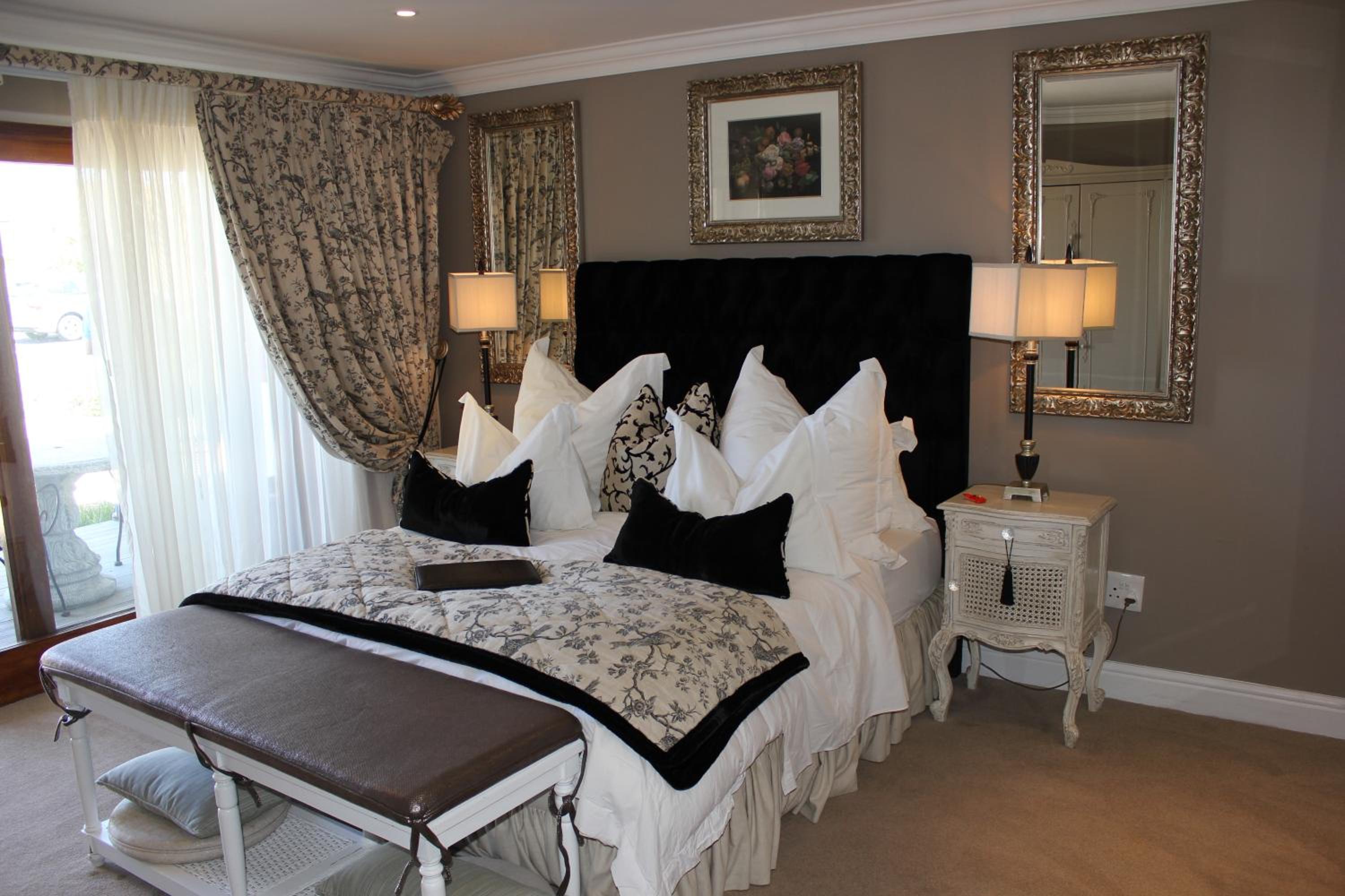 Deluxe Double Room with Shower & Bath (Waves / Blouberg) photo 3
