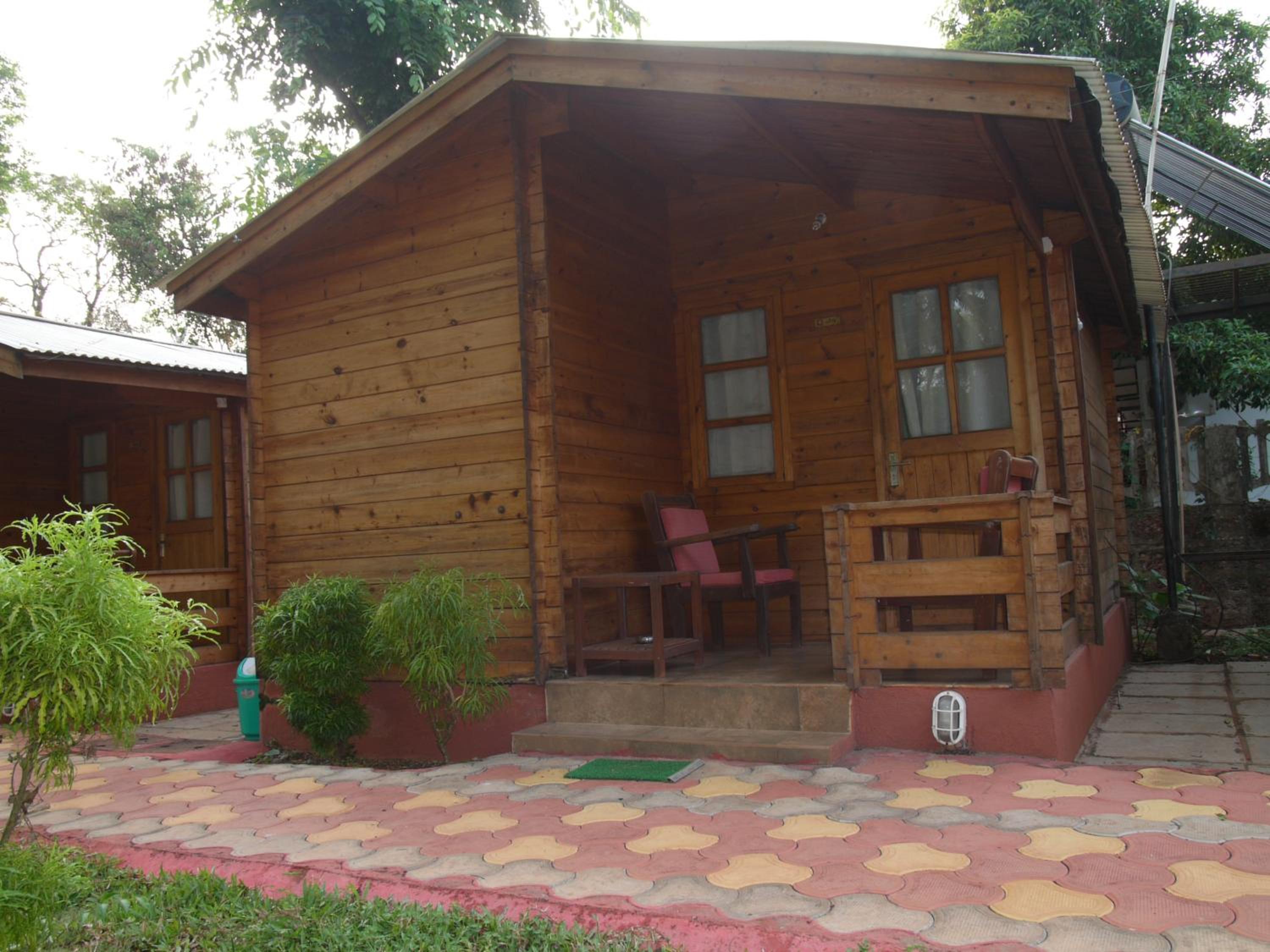 Deluxe Room with Balcony - Photo 6