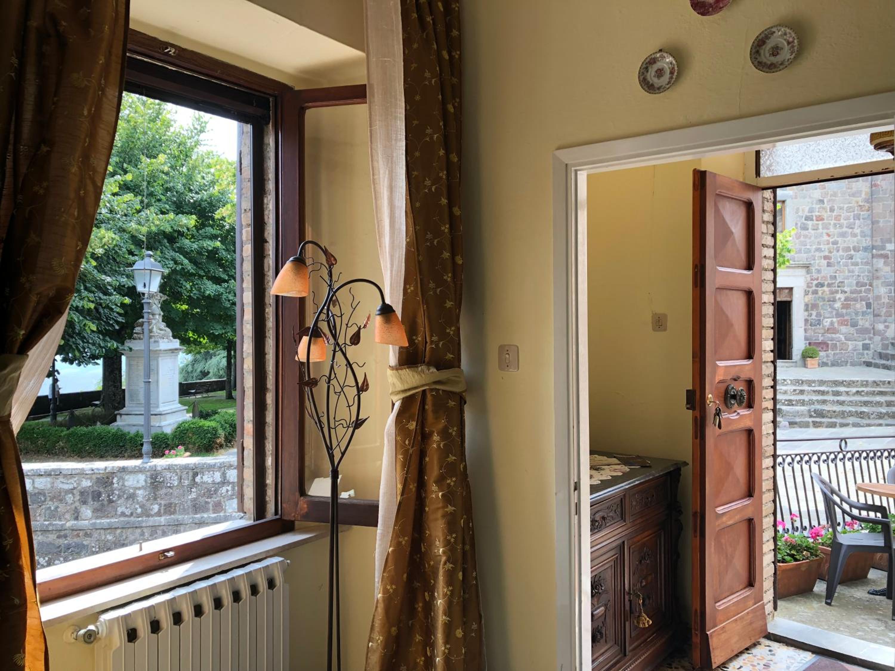 One-Bedroom House - Photo 6