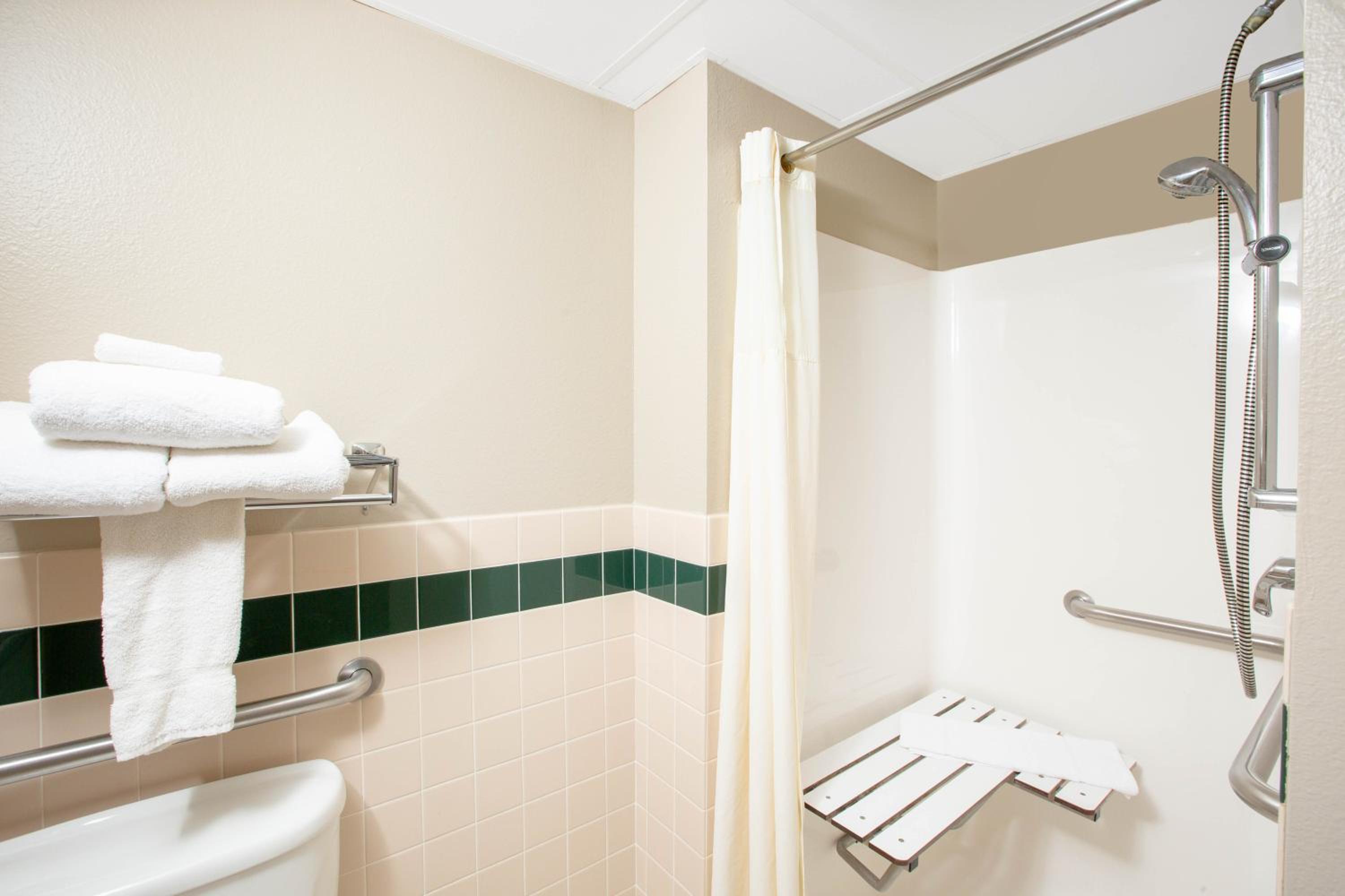 King Room - Mobility Access/Non-Smoking photo 2