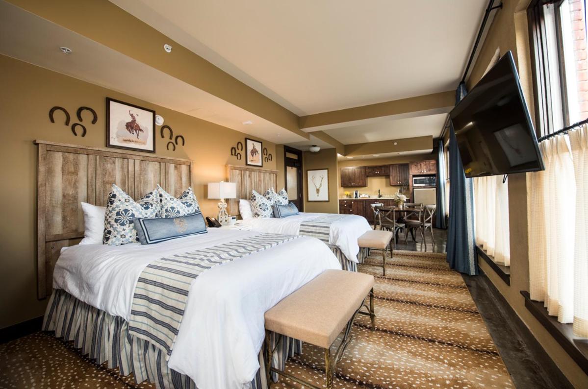 Deluxe Queen Room with Two Queen Beds photo 3