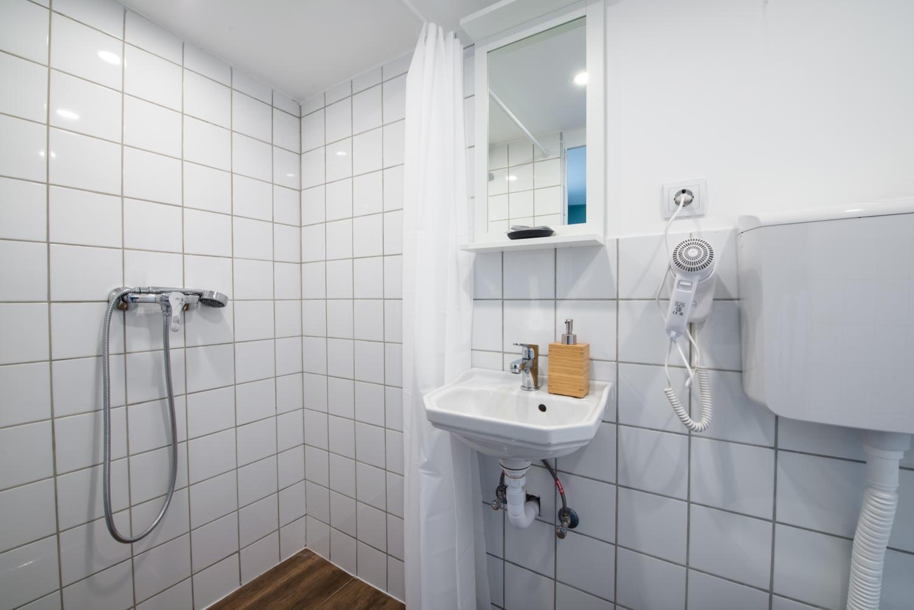 Double or Twin Room - Photo 3