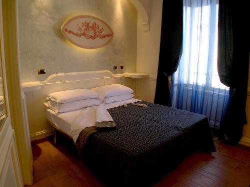 Double or Twin Room - Photo 11