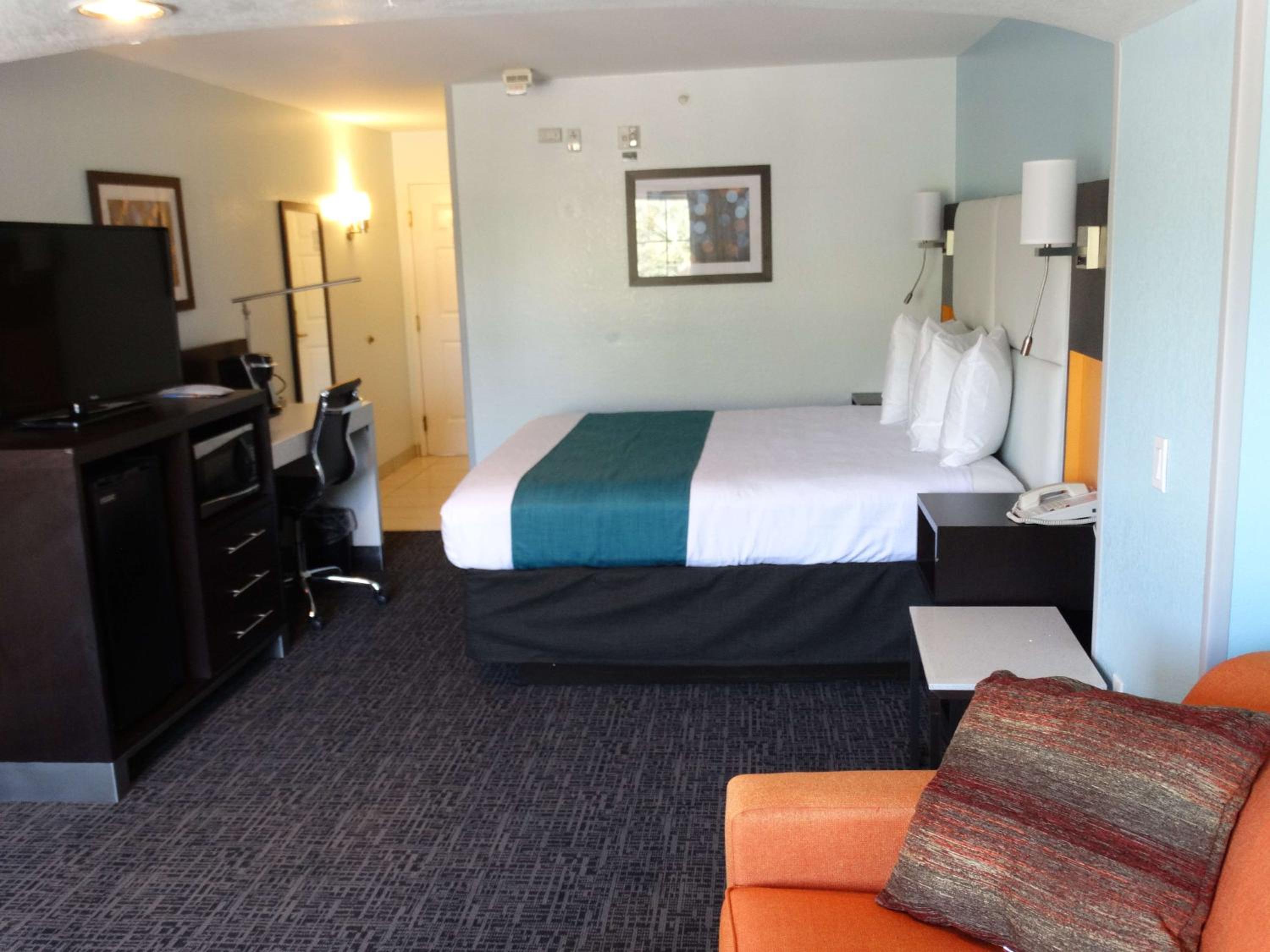 King Room - Non-Smoking - Photo 5