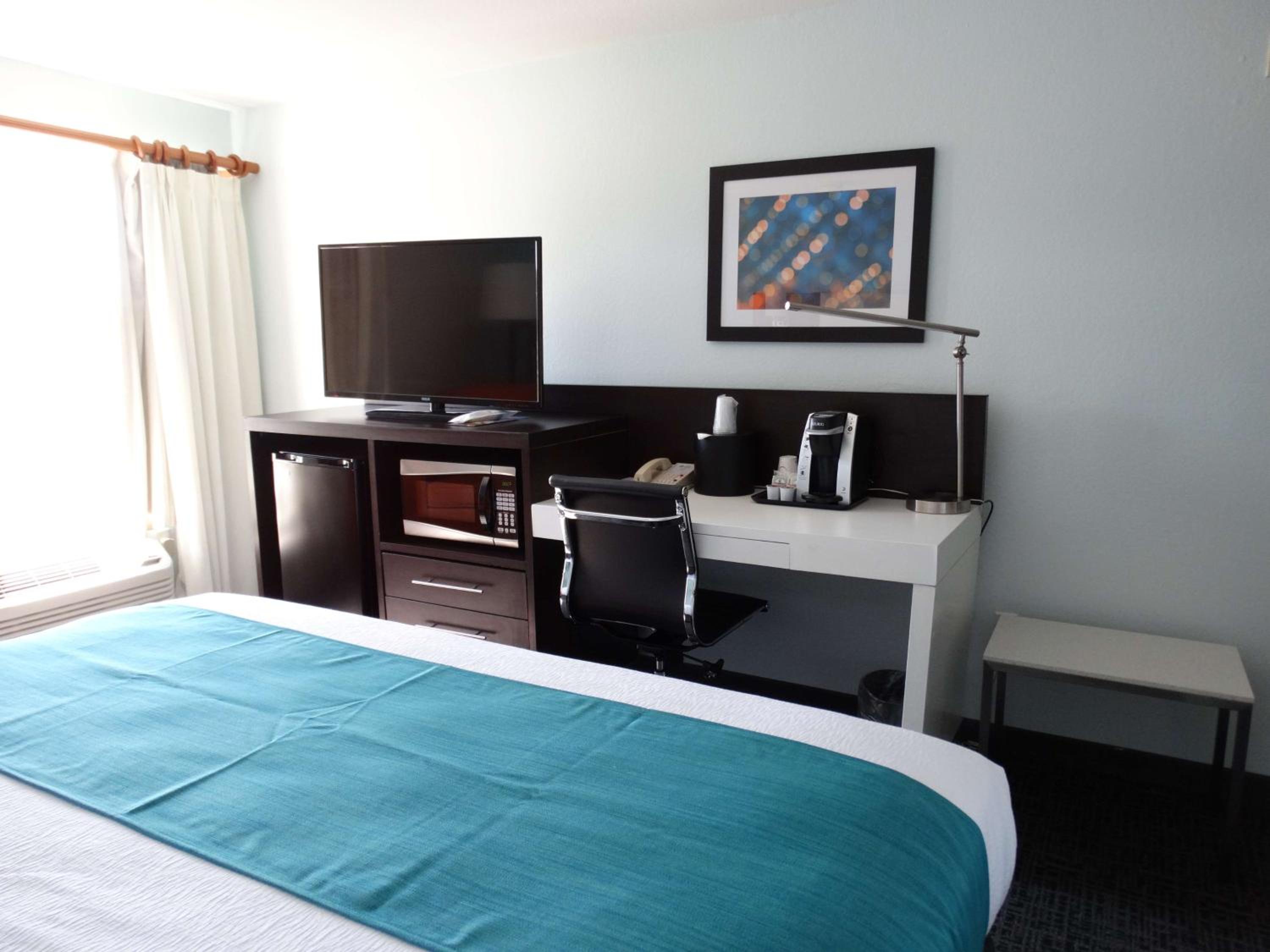 Family Room with One King Bed and Twin Beds - Photo 6