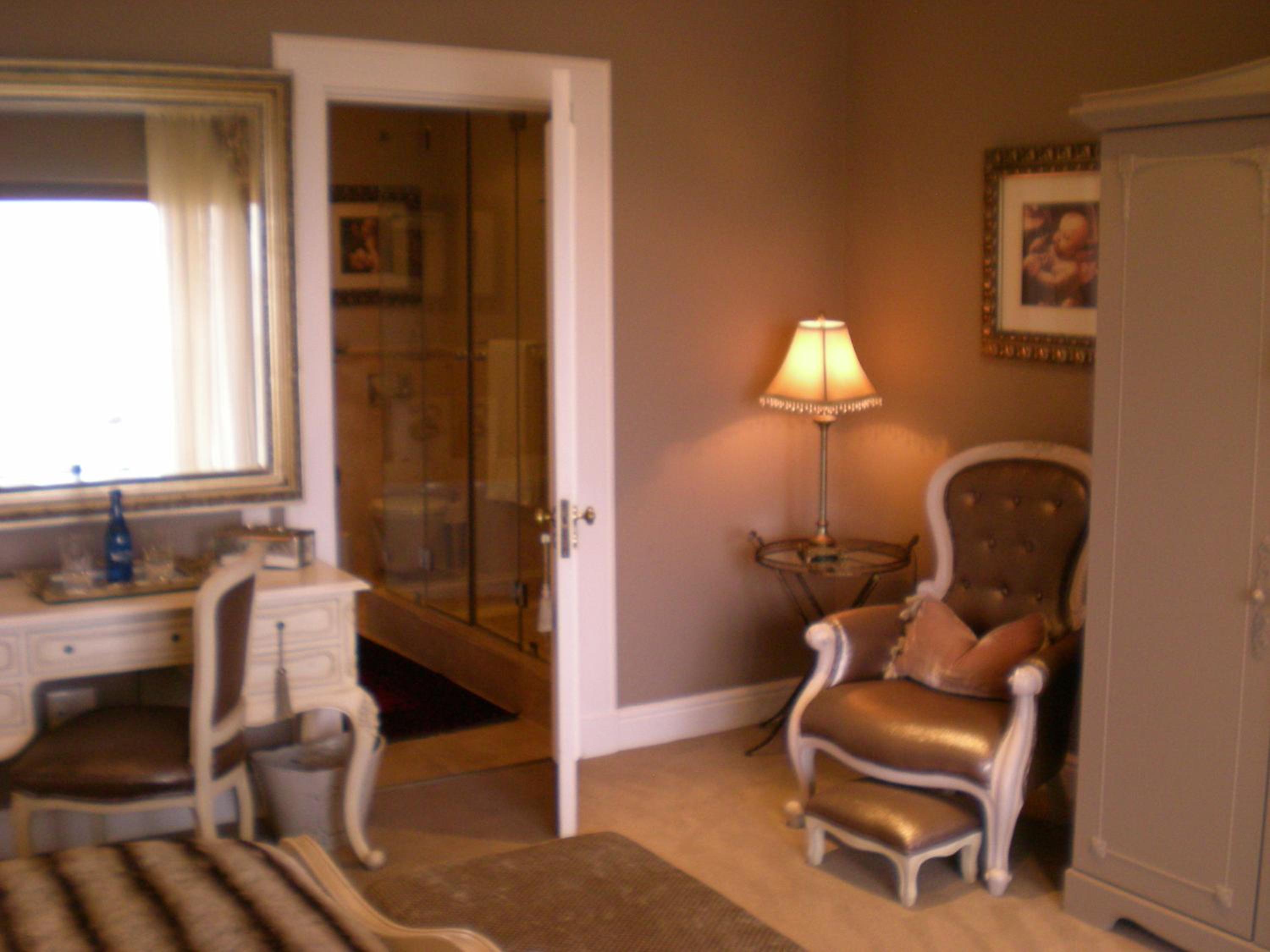 Luxury King Room (Peters) photo 3