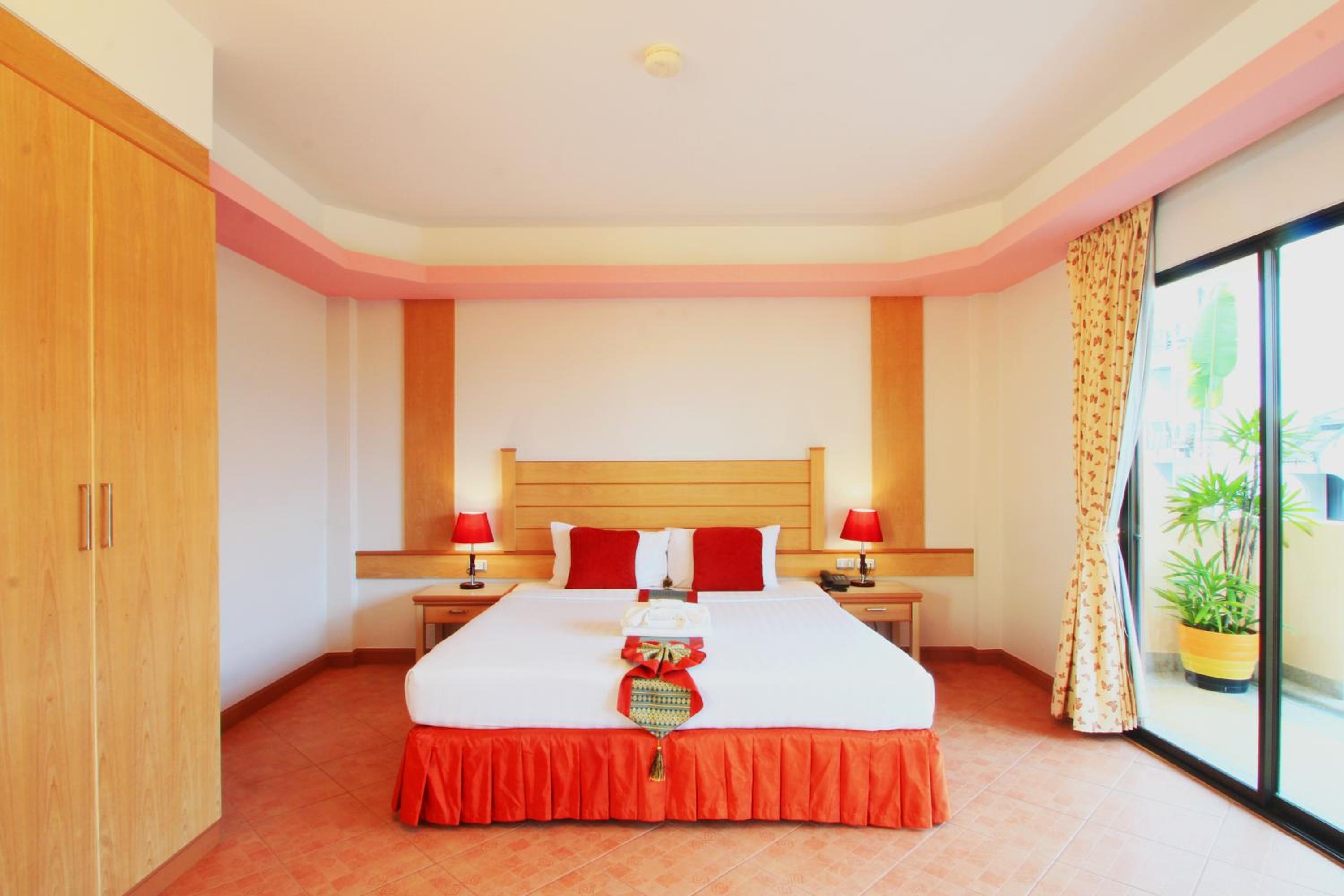 Superior Double or Twin Room with Pool View - Photo 16