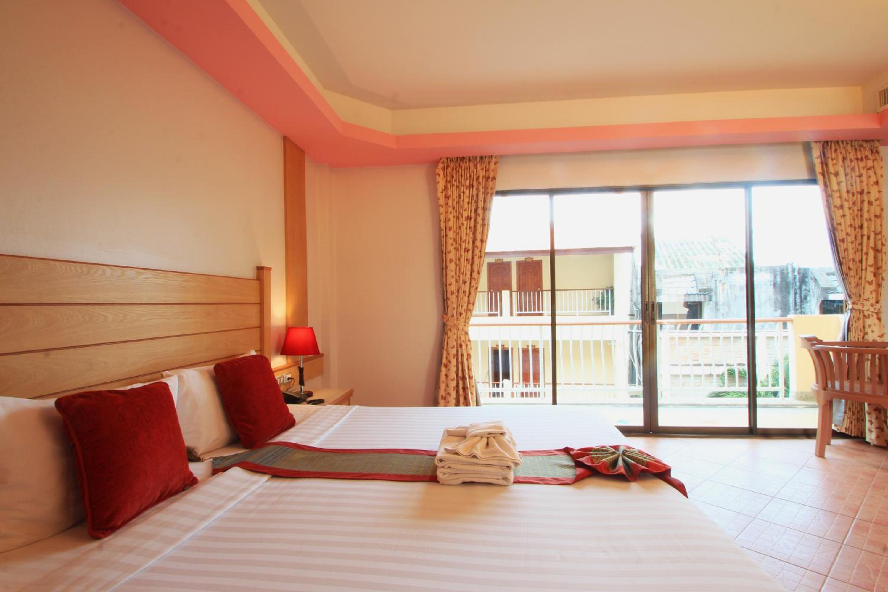 Superior Double or Twin Room with Pool View - Photo 13