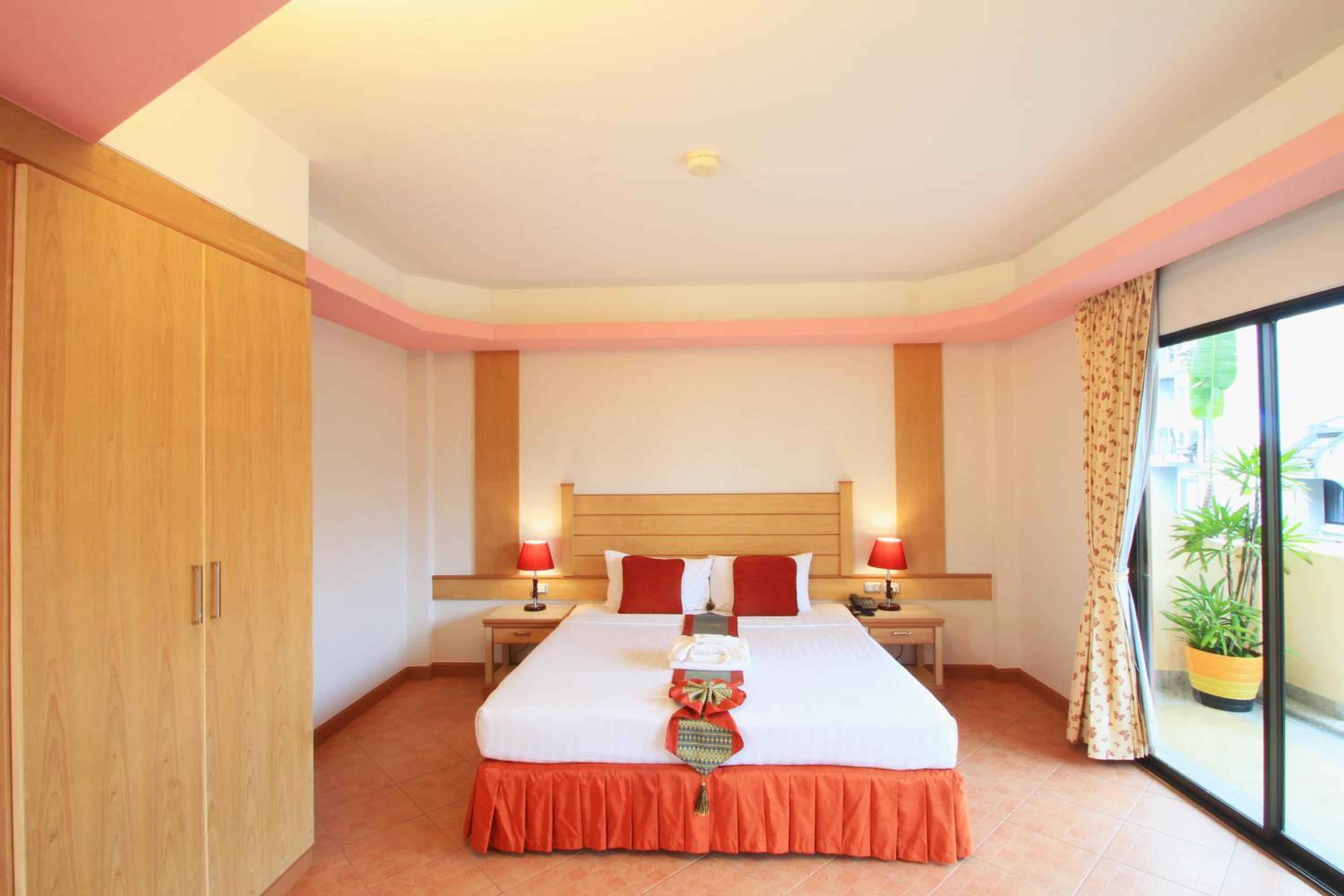 Superior Double or Twin Room with Pool View - Photo 8