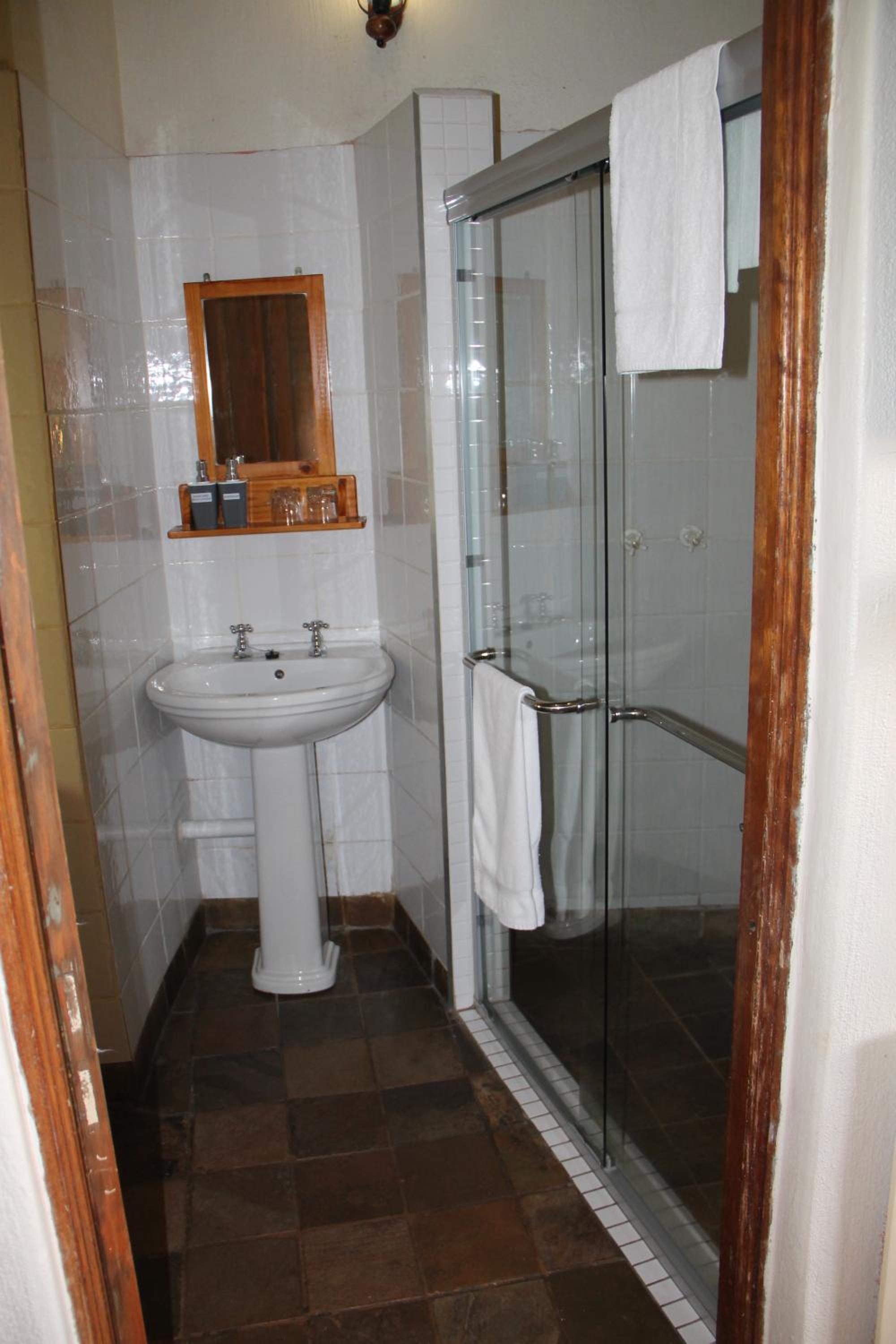 Standard Queen Room - Photo 5