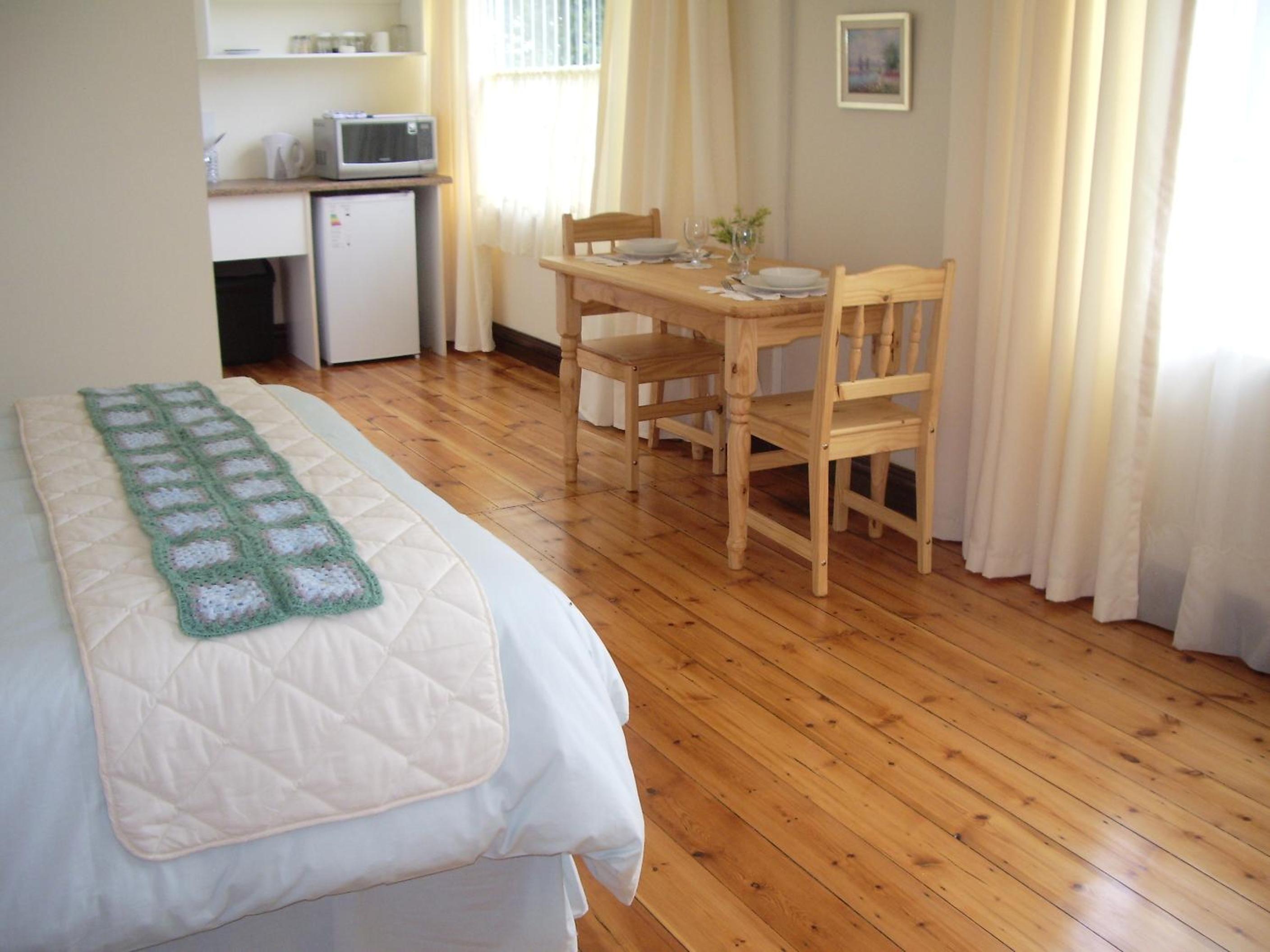 Queen Room photo 2