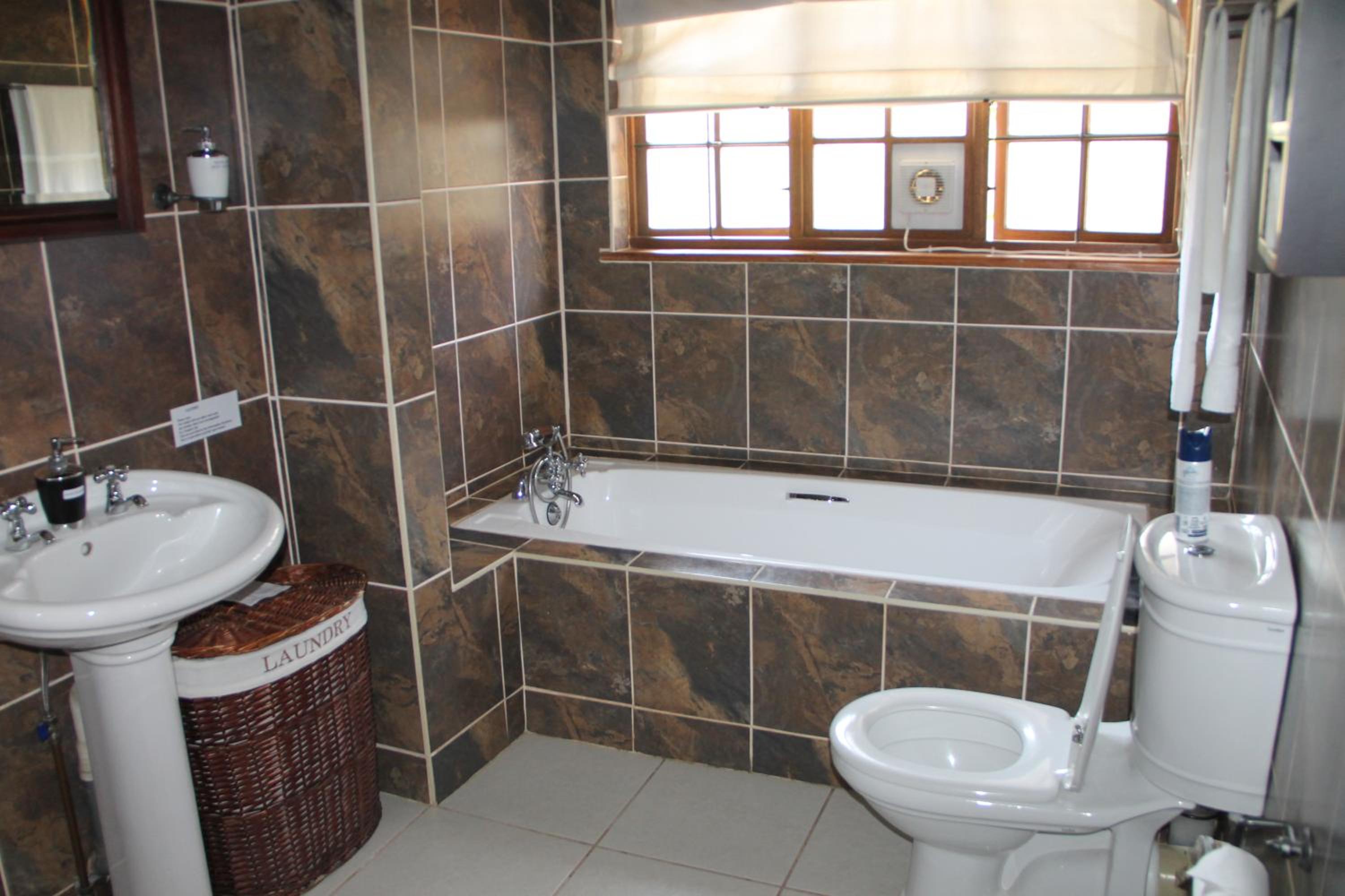 Deluxe King Room - Photo 2