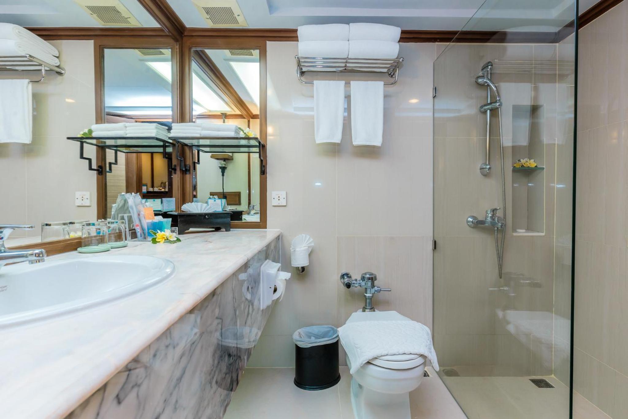 One-Bedroom Suite - Photo 5