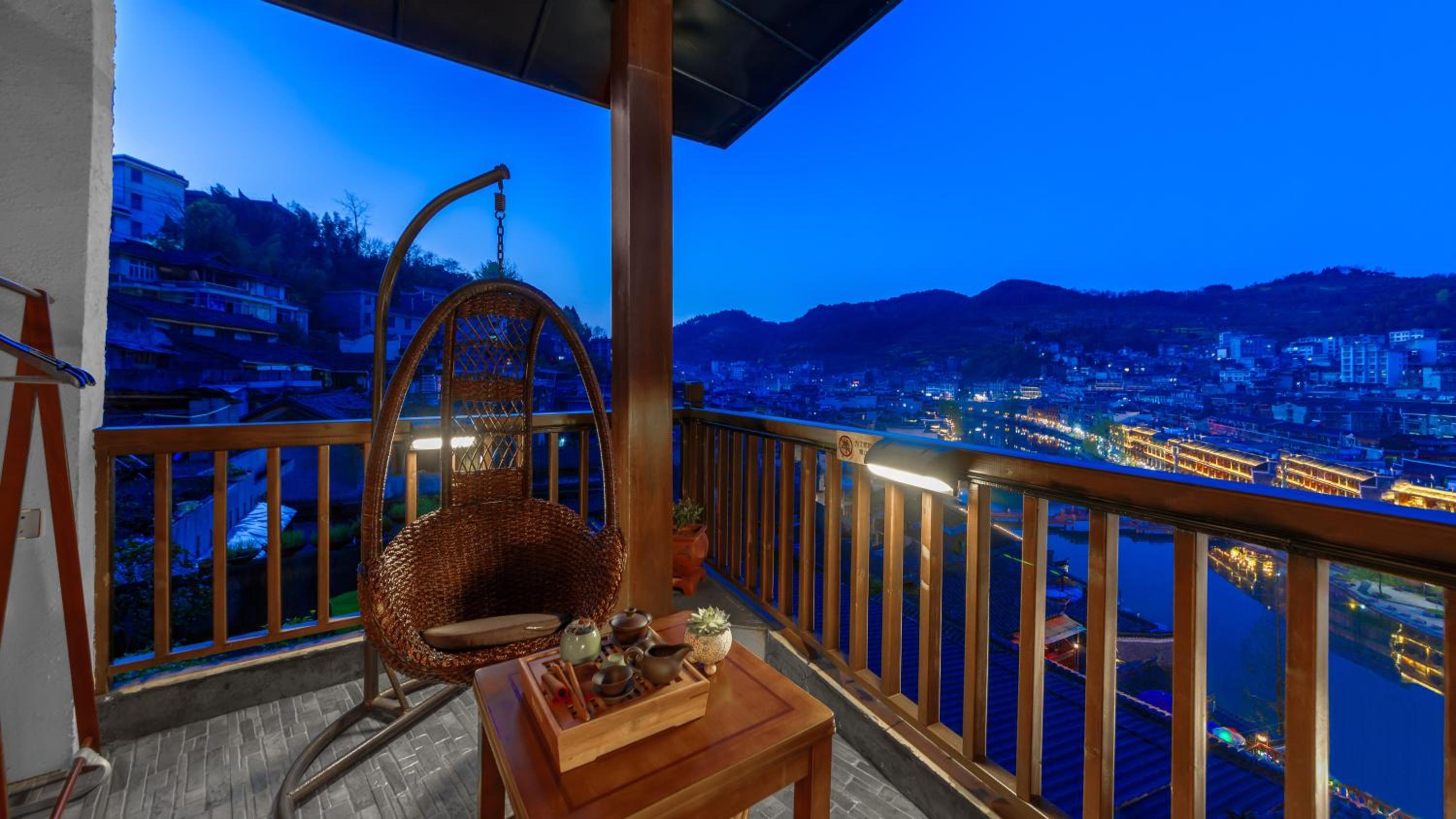 Deluxe Double Room with Balcony photo 3