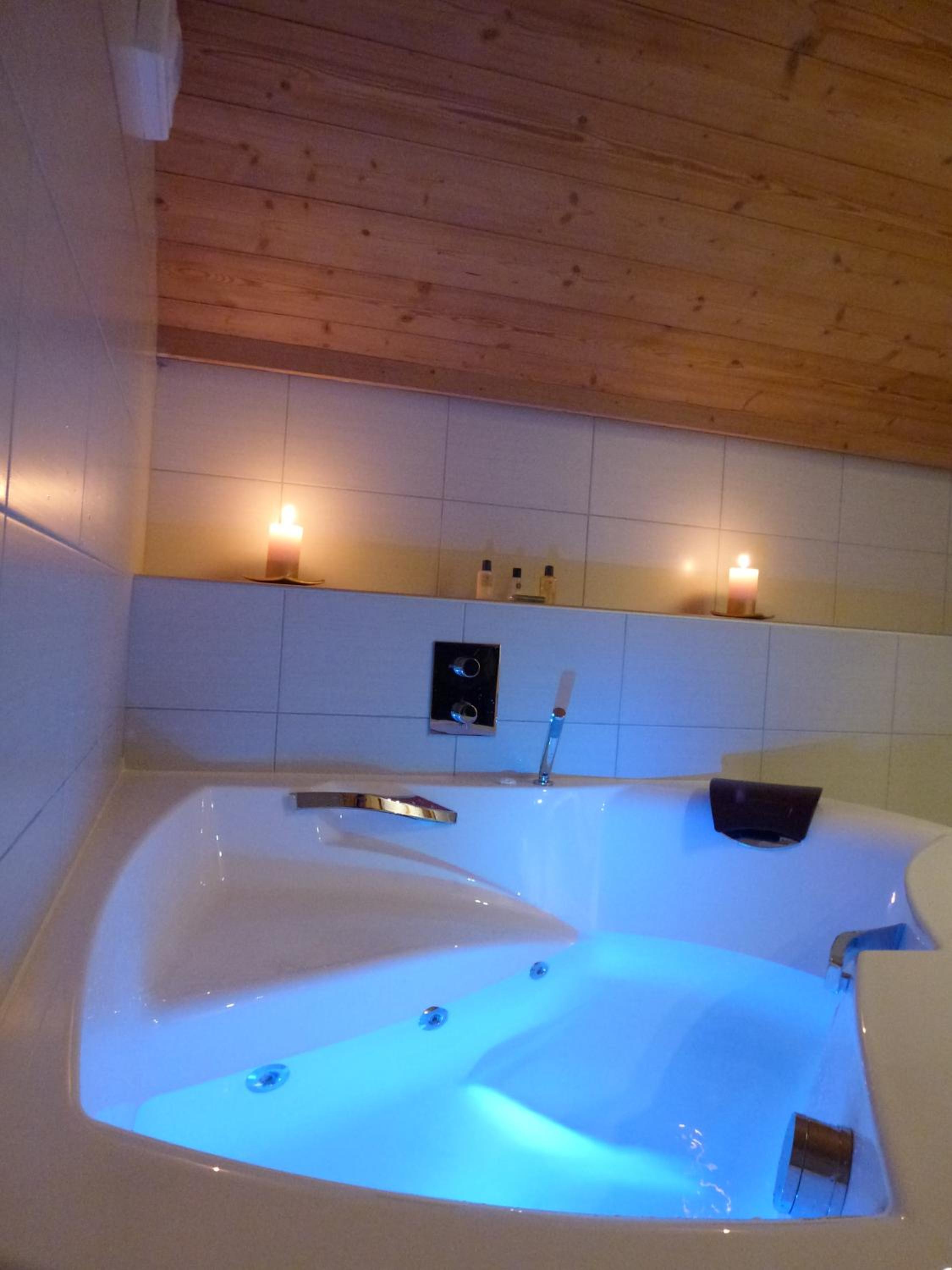 Wellness Suite with Balcony photo 3