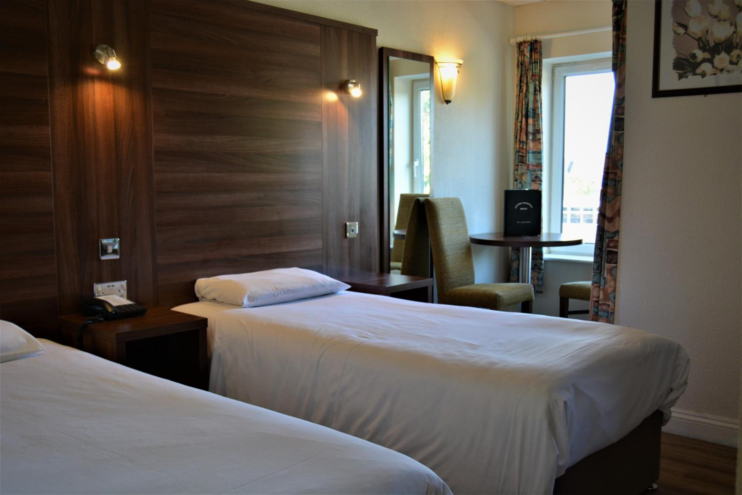Twin Room - Photo 2