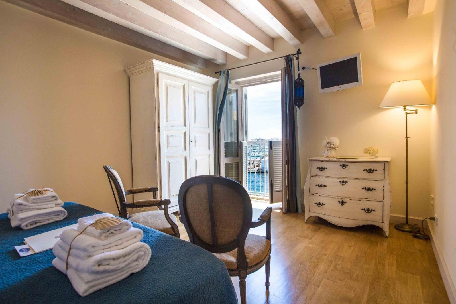 Classic Double Room with Beach View