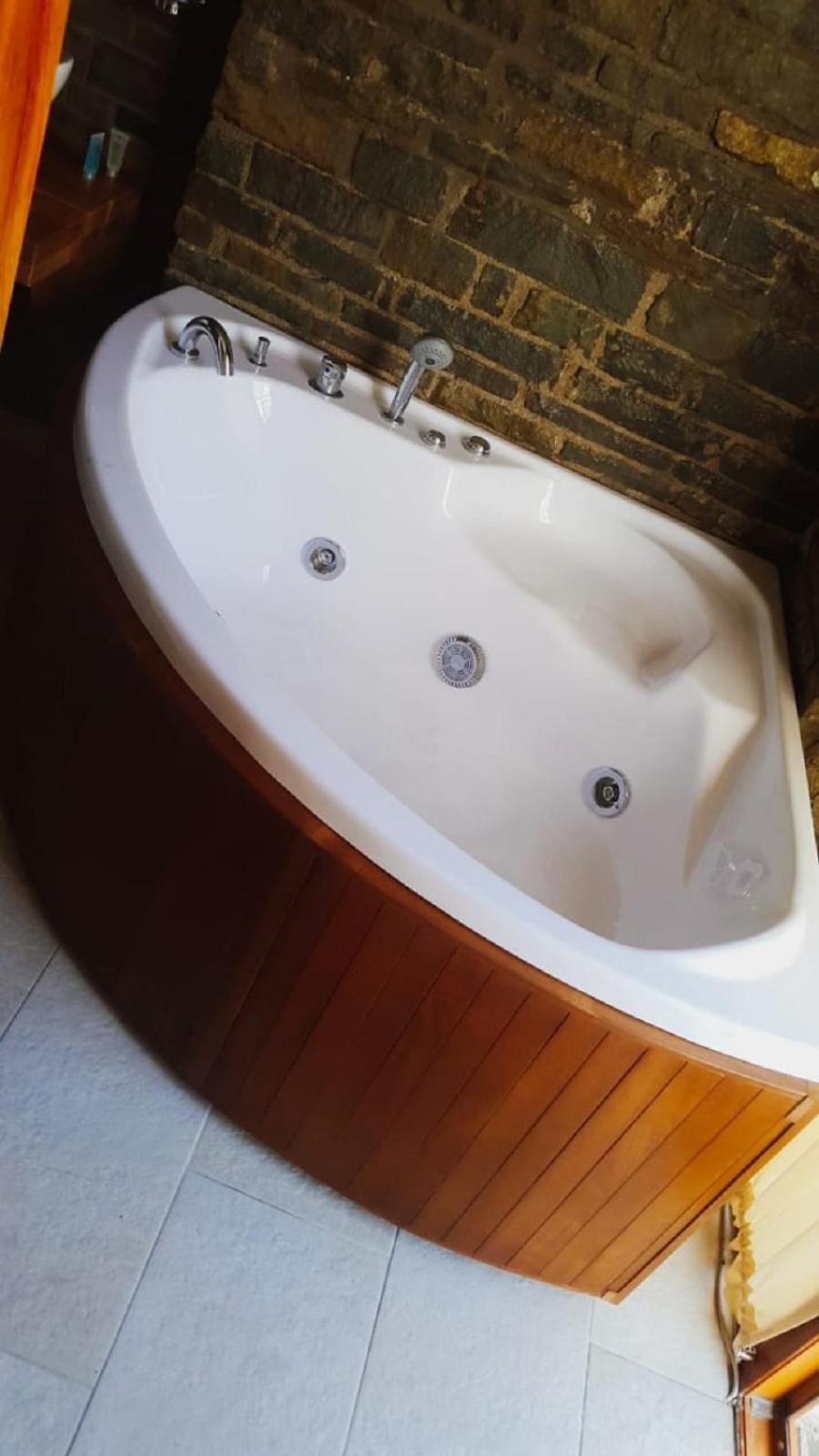 Deluxe Double Room with Bath photo 2