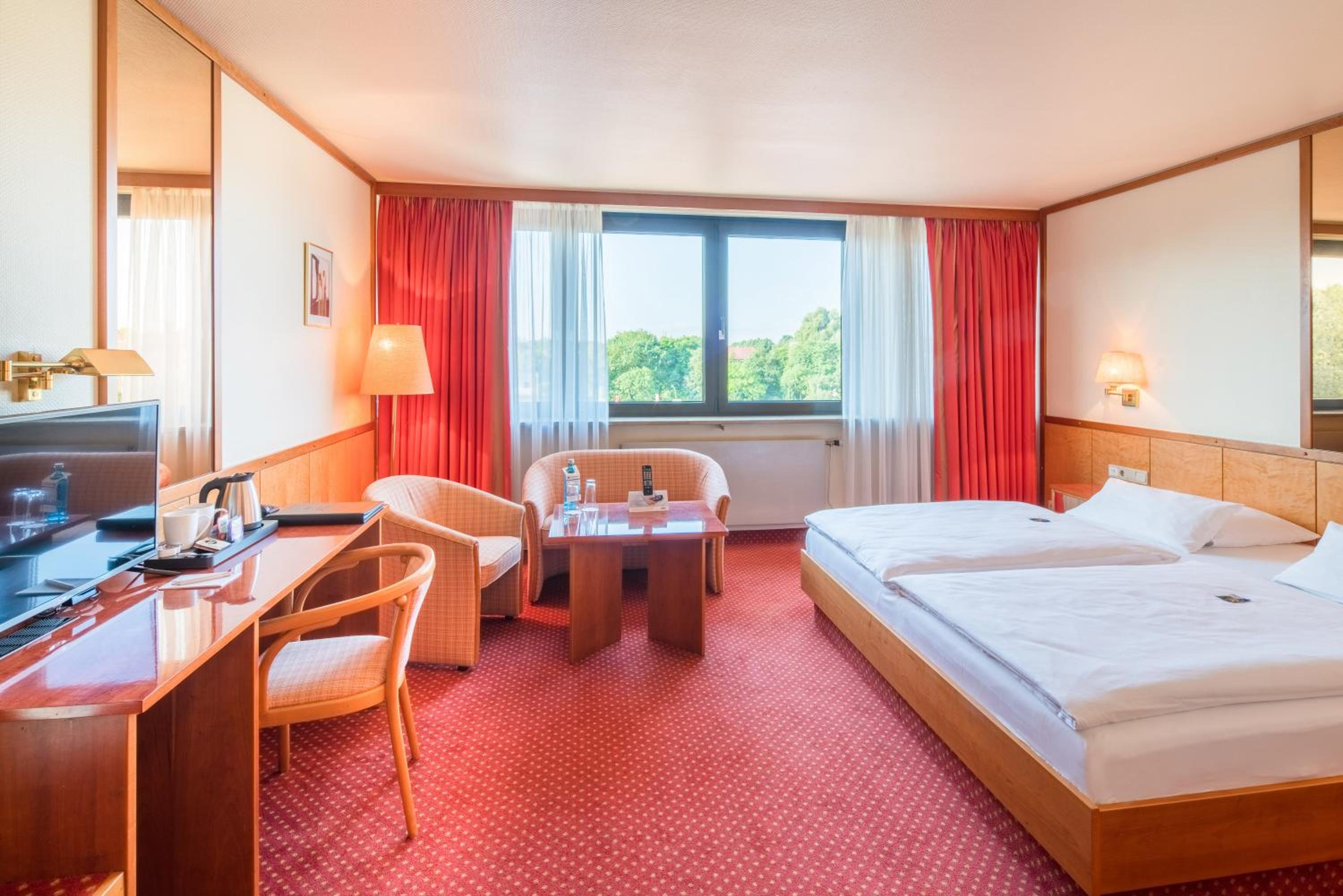 Superior Comfort King Room - Non-Smoking photo 2