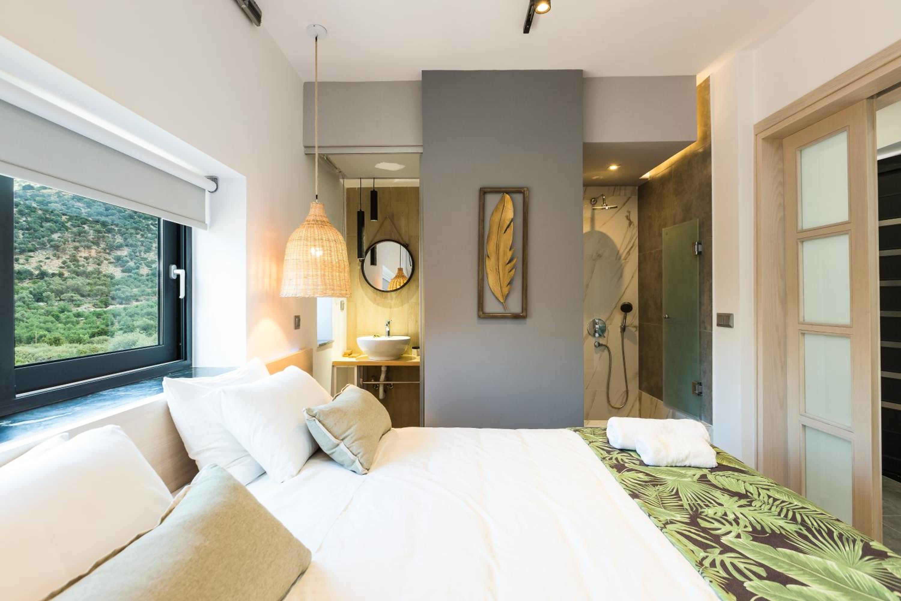 Two-Bedroom Suite Swim Up - Photo 1