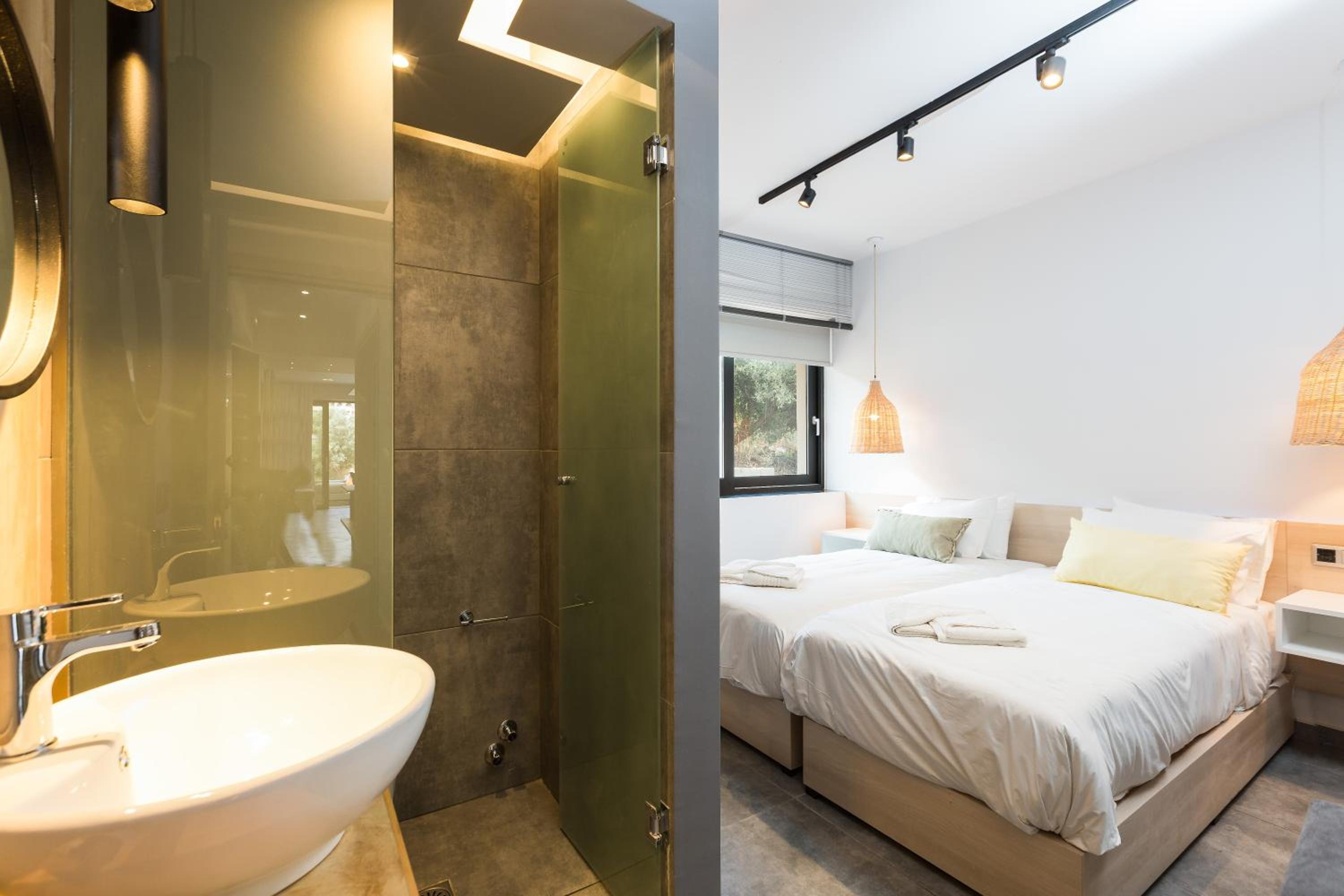 Two-Bedroom Suite Swim Up - Photo 3