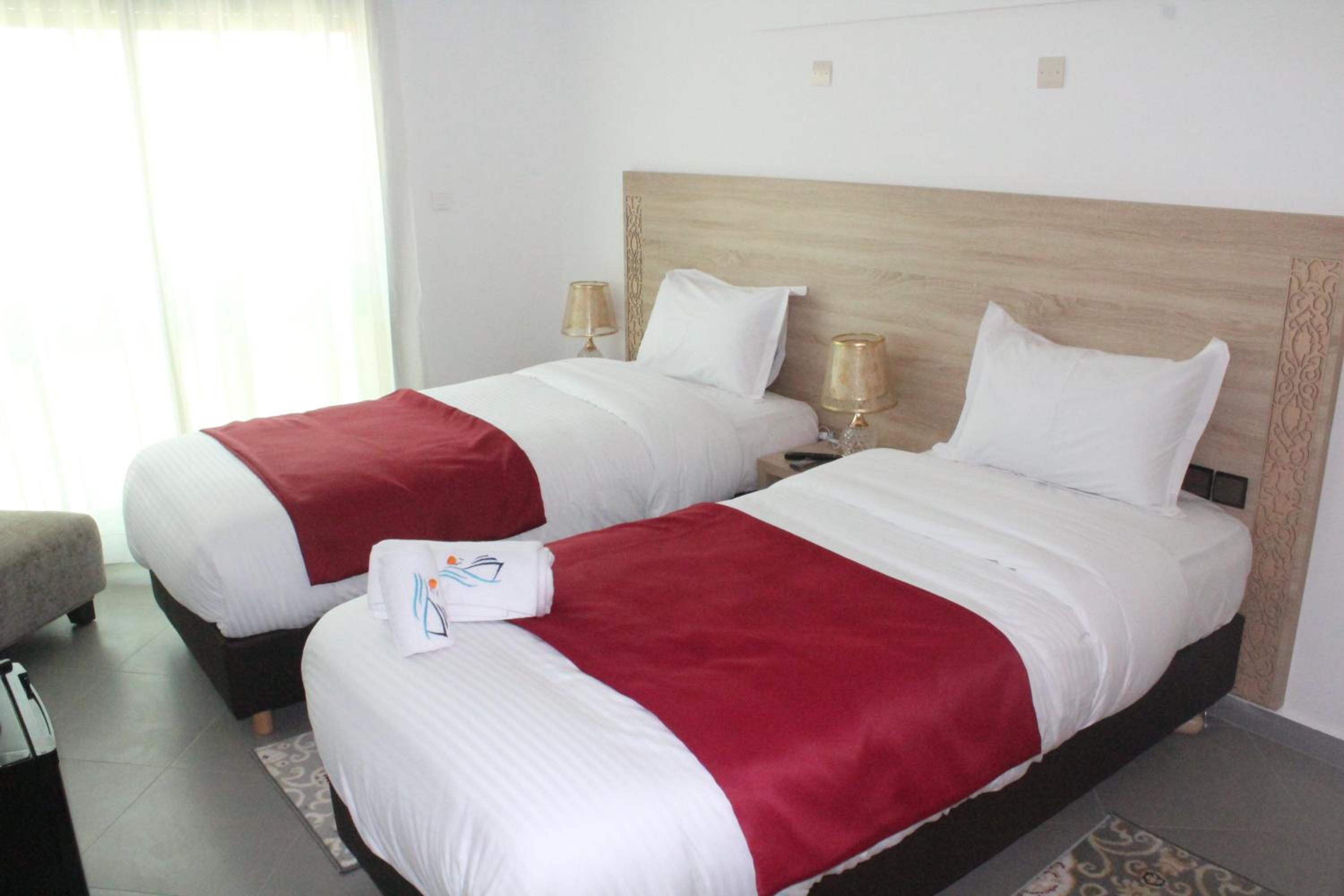 Standard Twin Room with Sea View - Photo 7