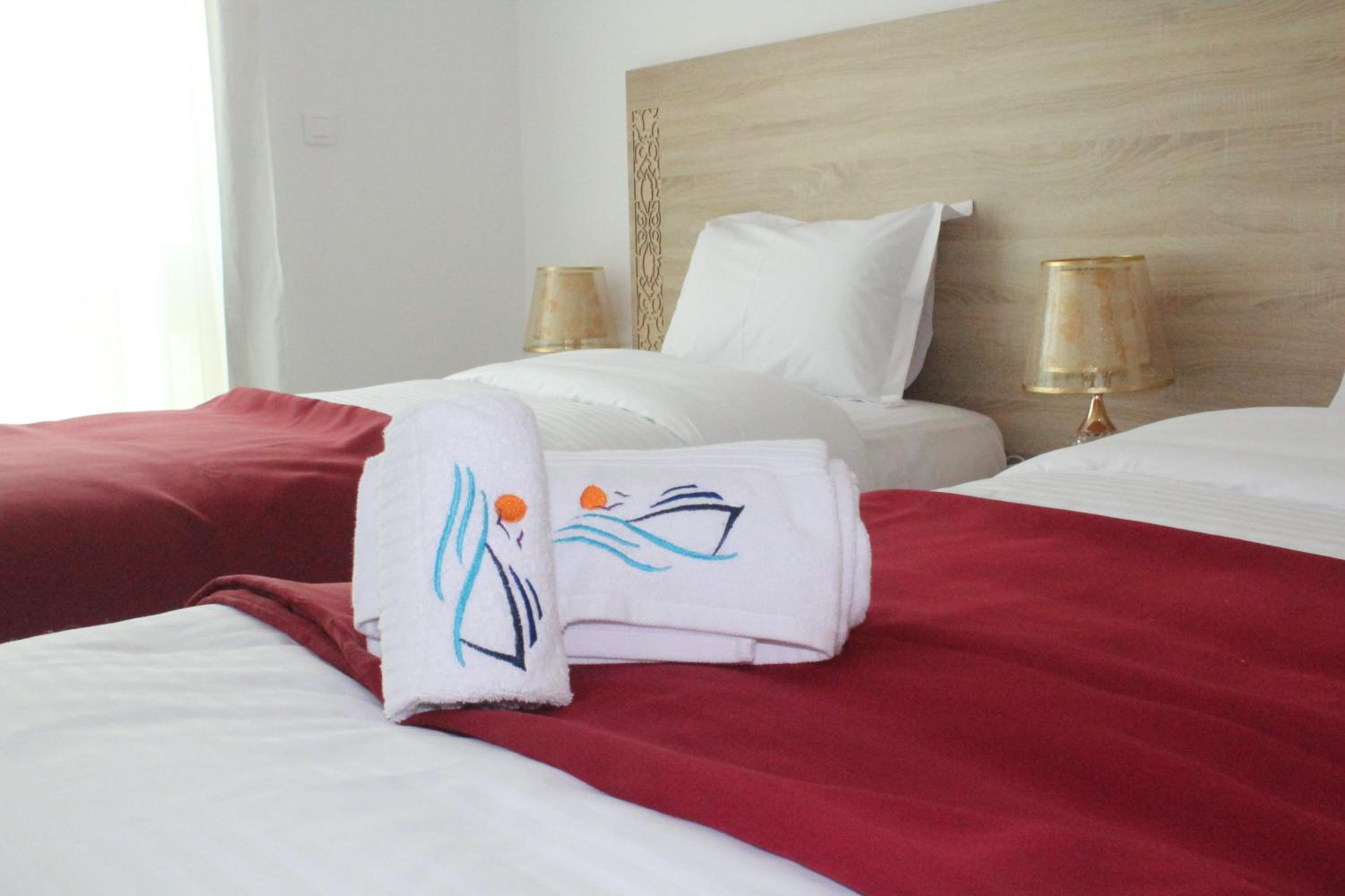 Standard Twin Room with Sea View - Photo 9