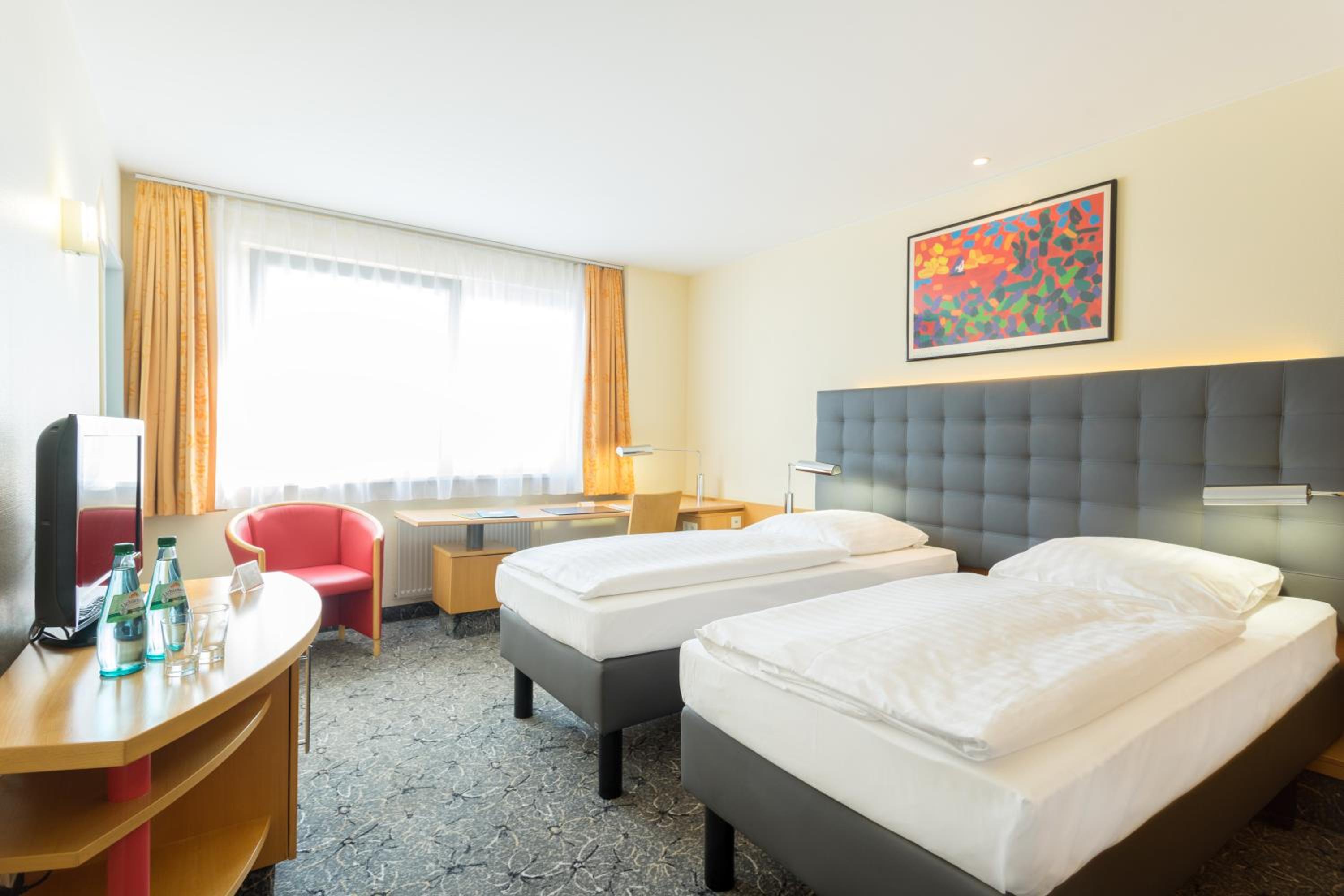 Superior Double or Twin Room thumbnail 6