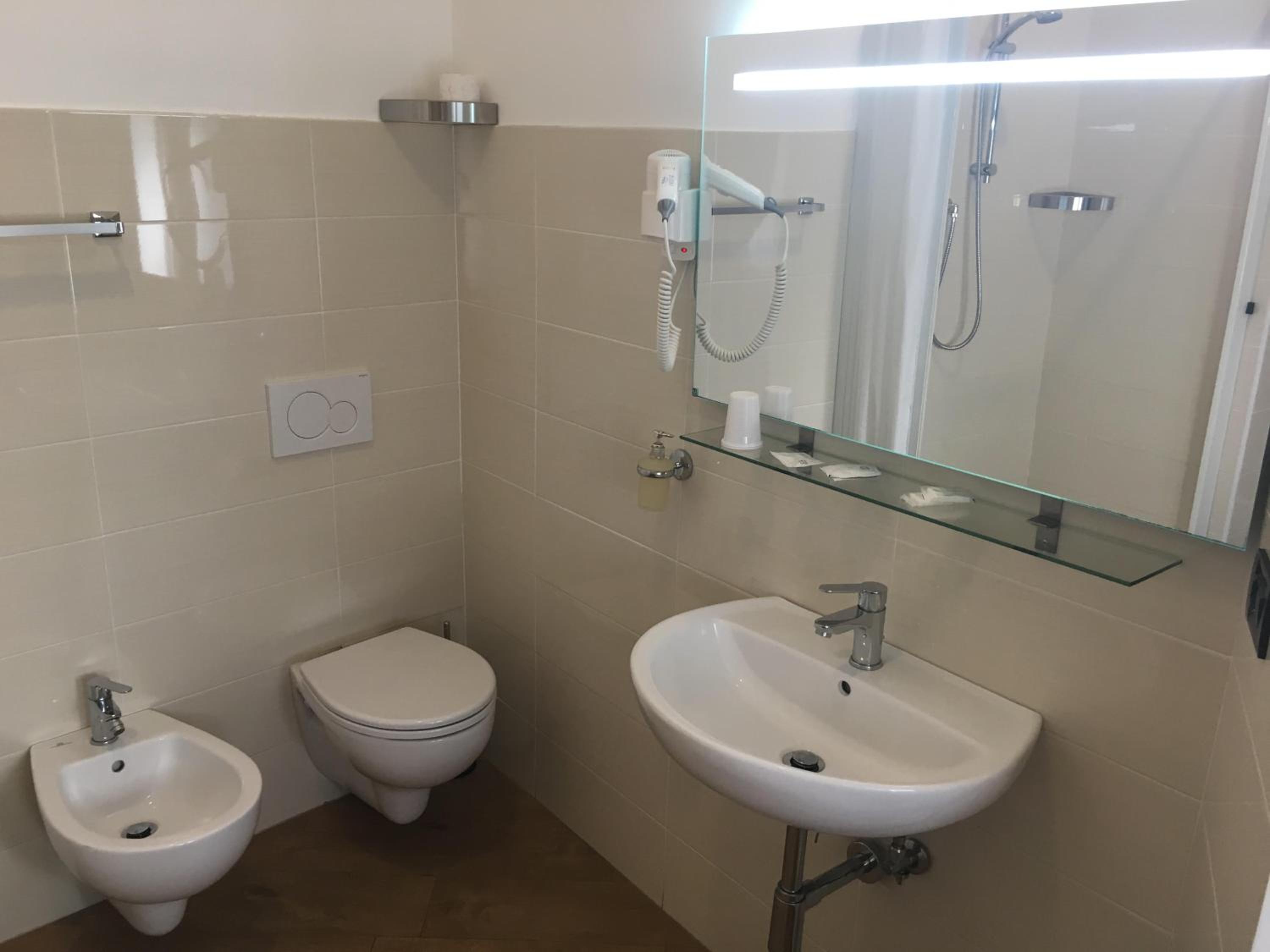 Single Room photo 3