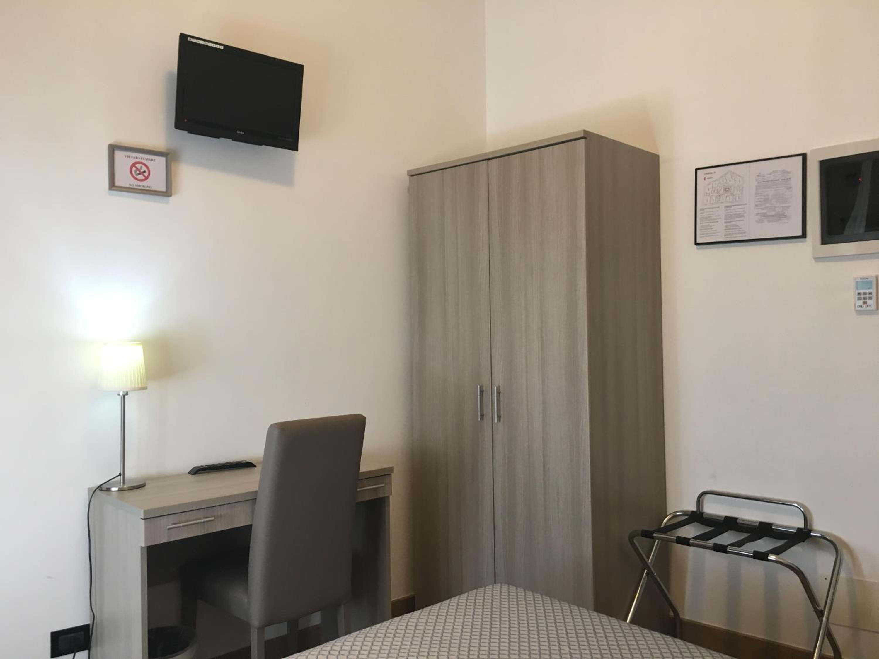 Single Room with French Bed photo 3