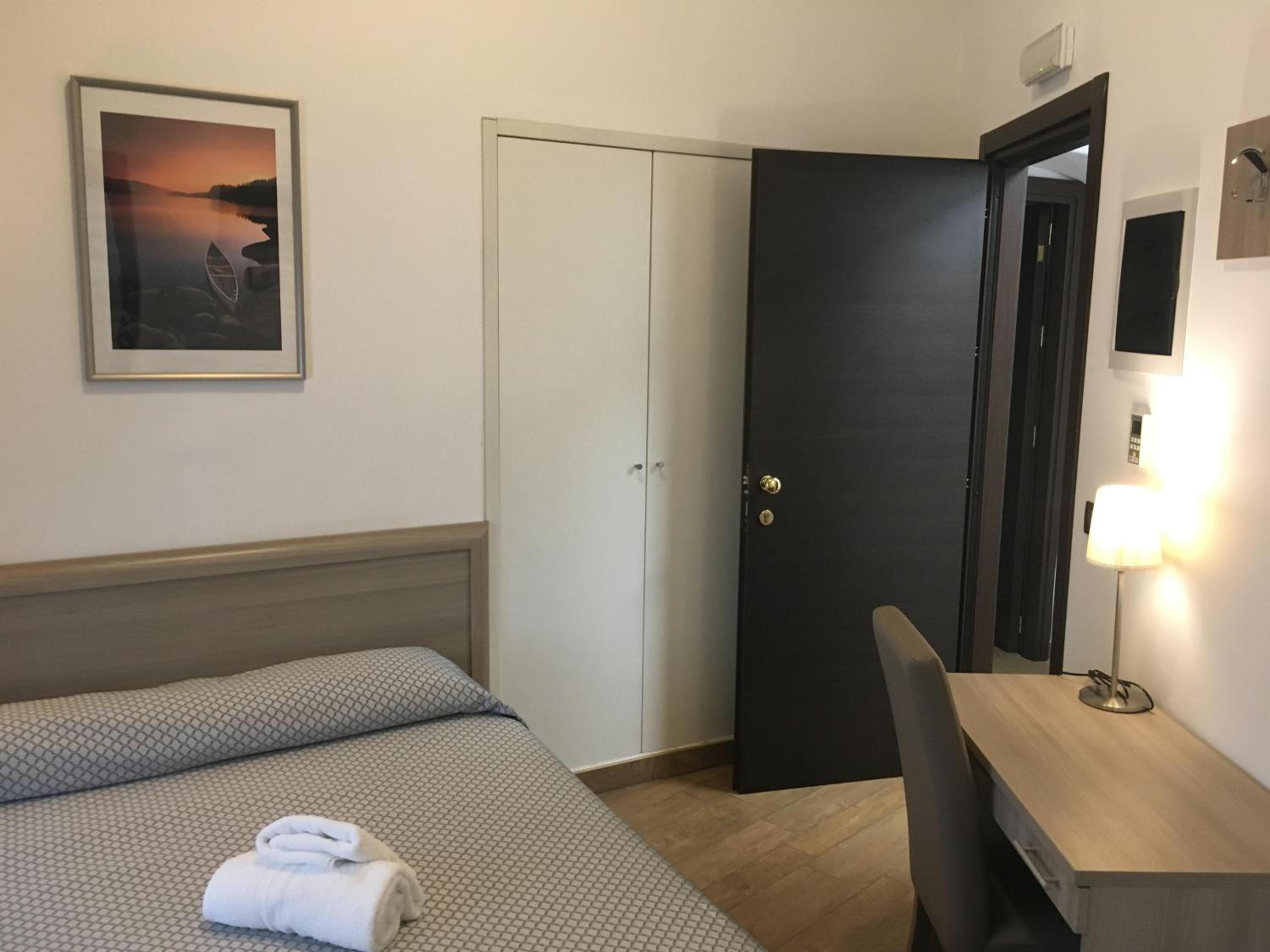 Single Room with French Bed, photo 7