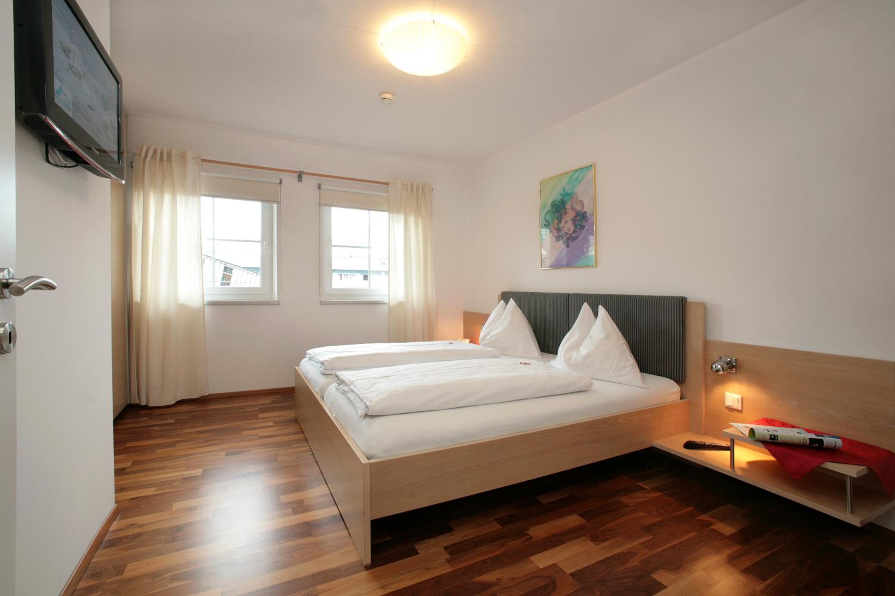 Two-Bedroom Apartment - Photo 9
