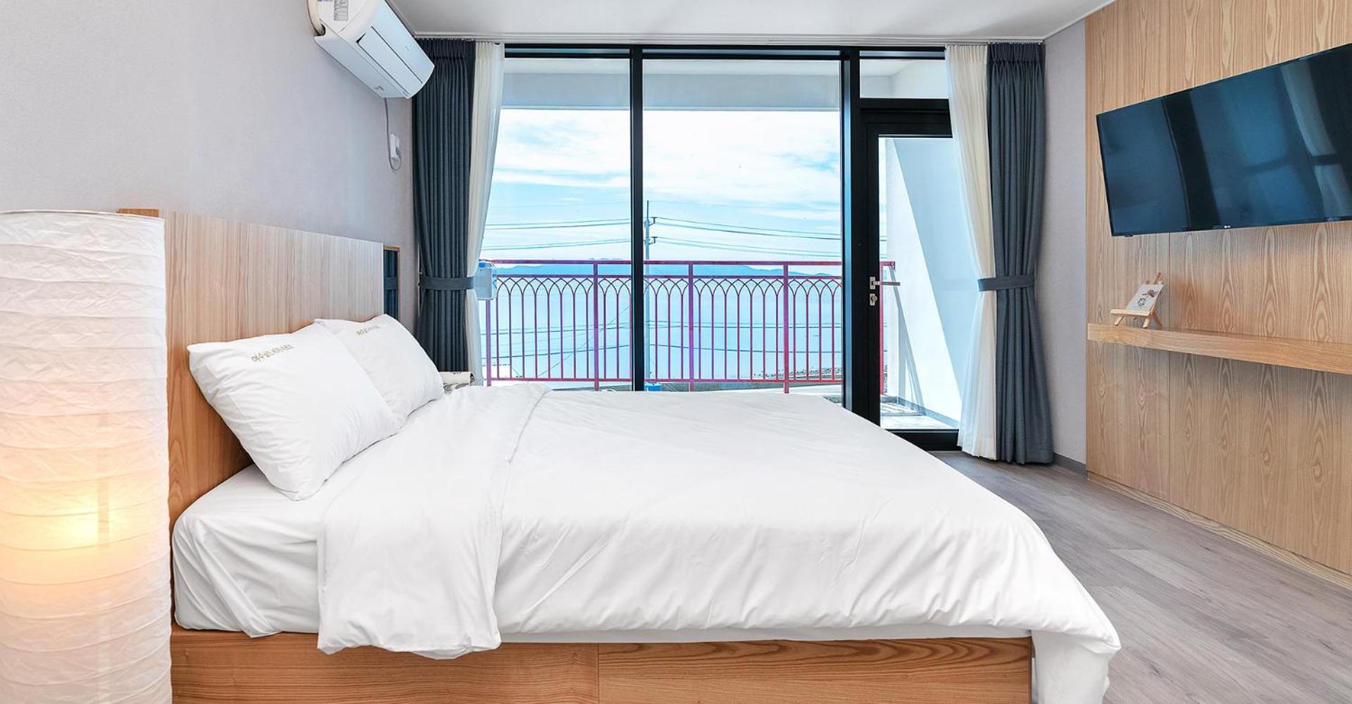 Double Room with Sea View - Photo 1