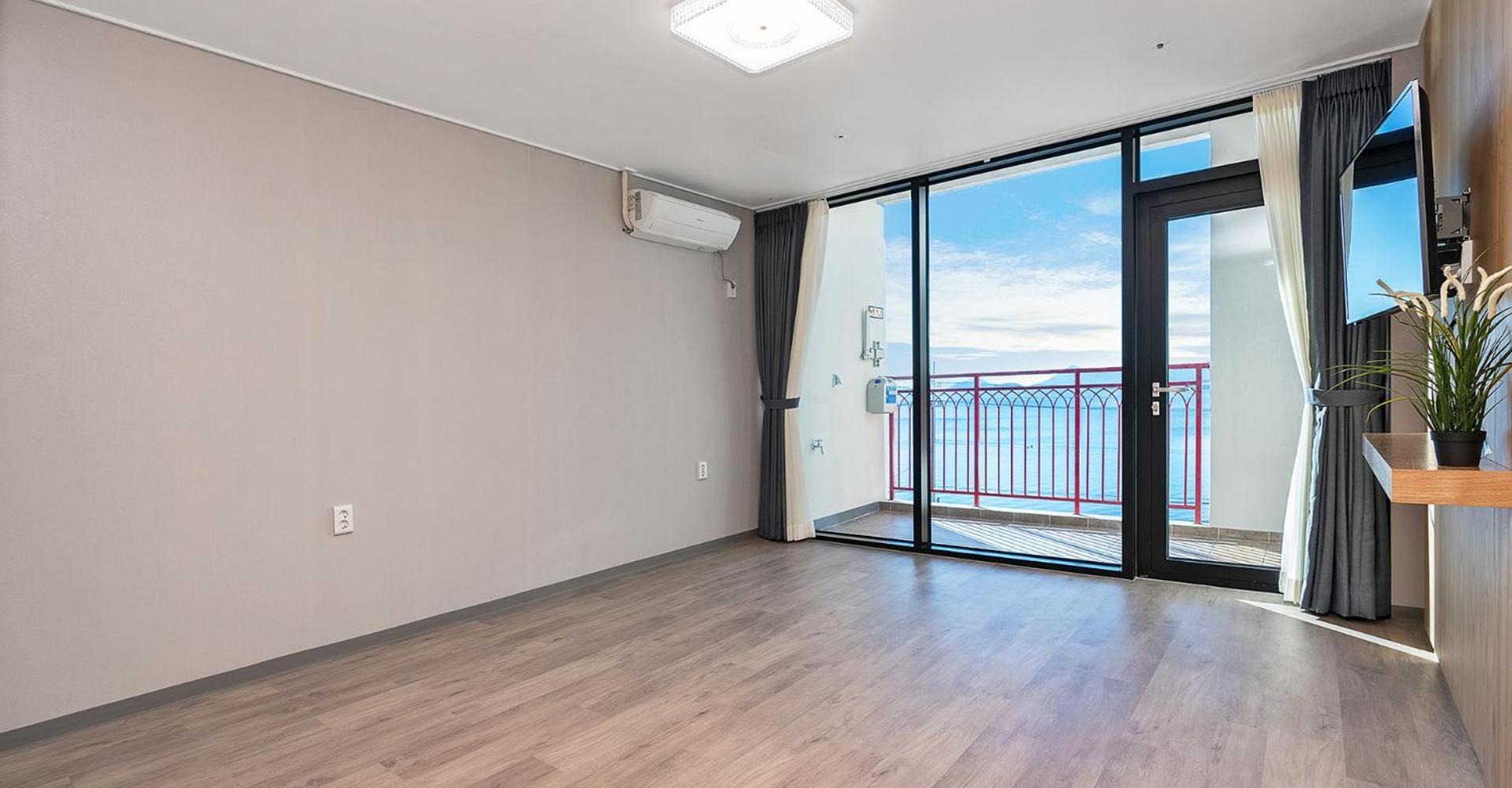 Suite with Sea View - Photo 7