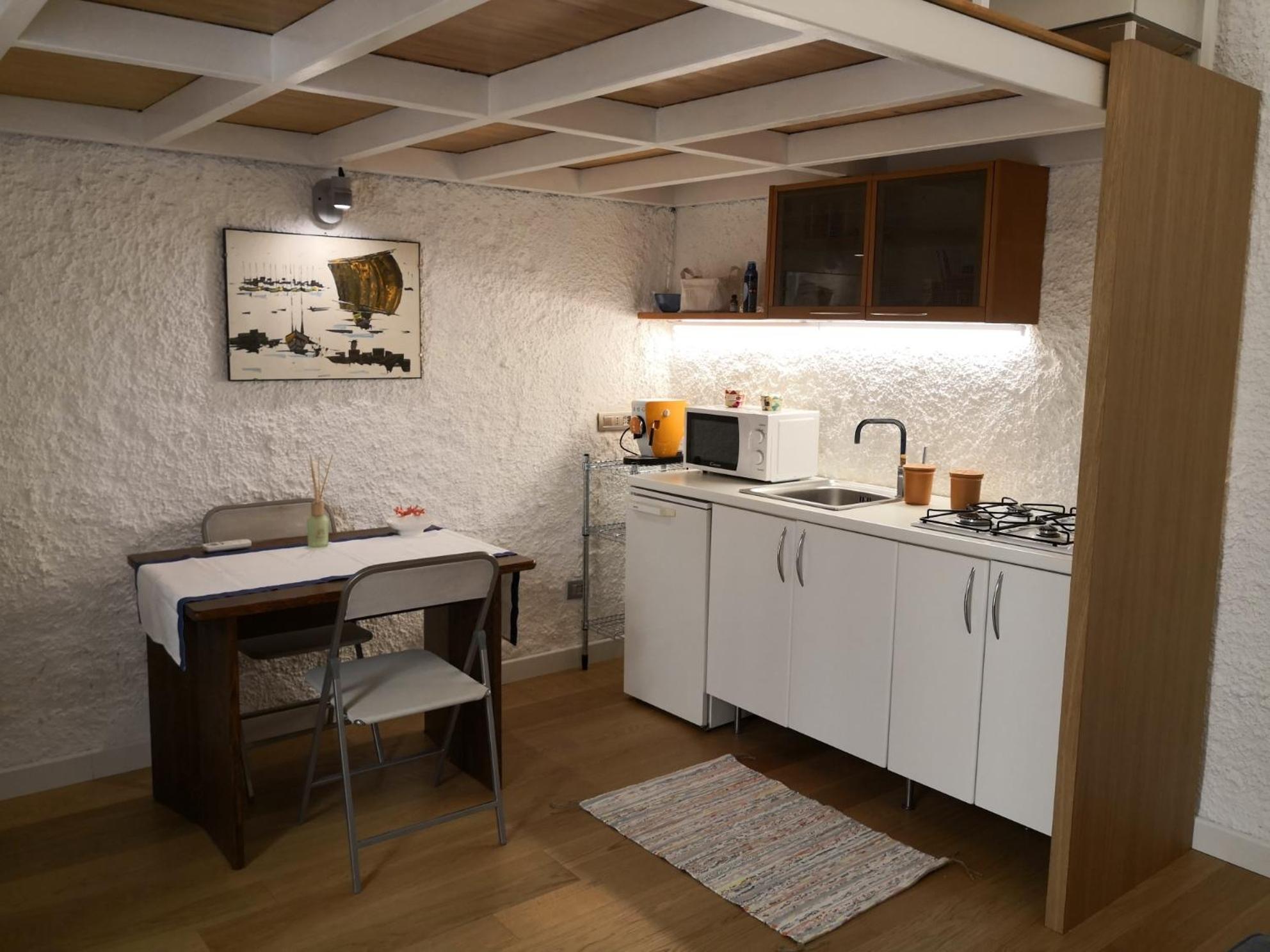 One-Bedroom Apartment - Photo 7
