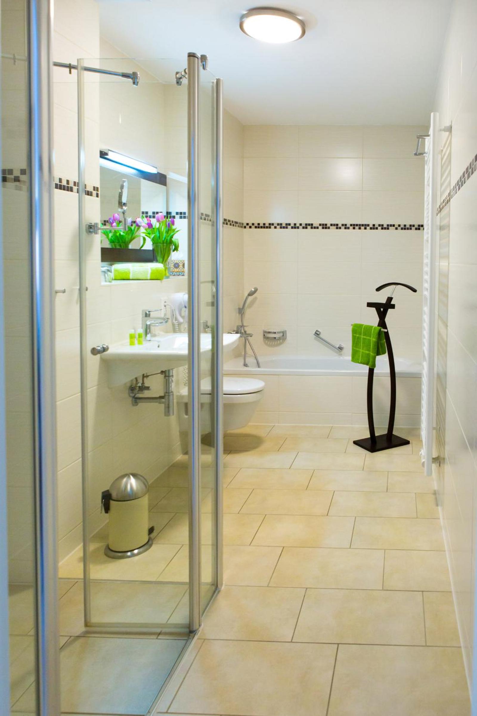 Deluxe Double Room with Bath photo 3