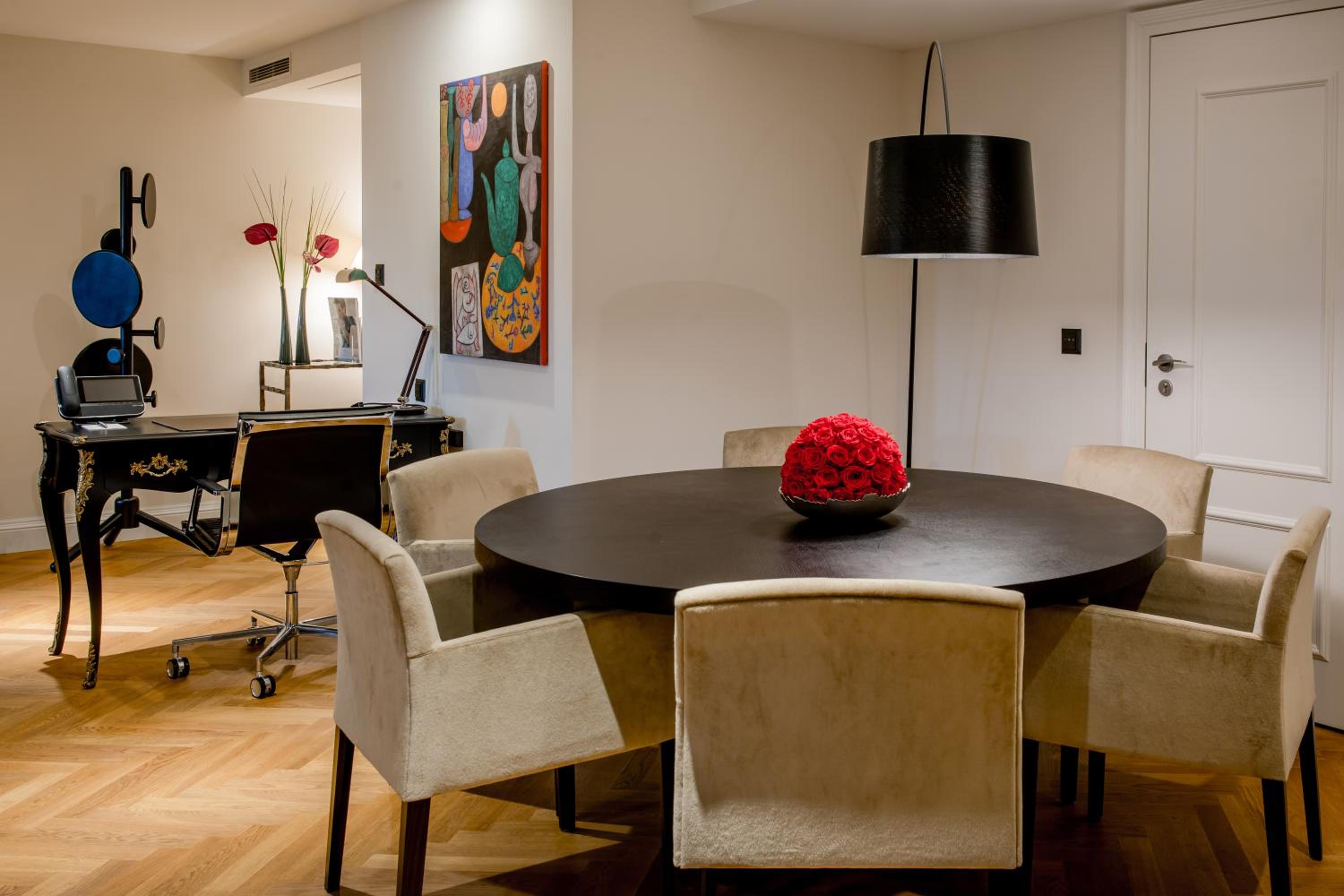 Signature Suite thumbnail 6