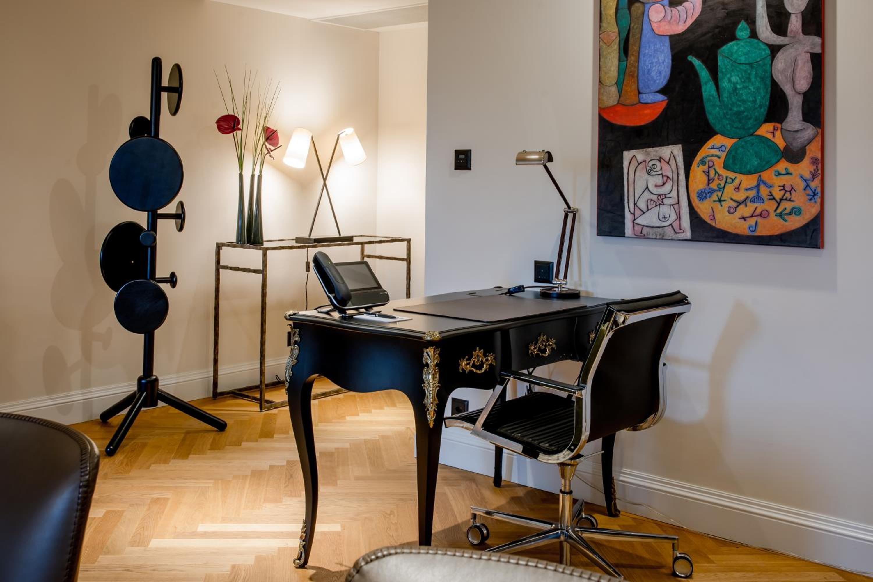 Luxury Living Studio with Kitchenette