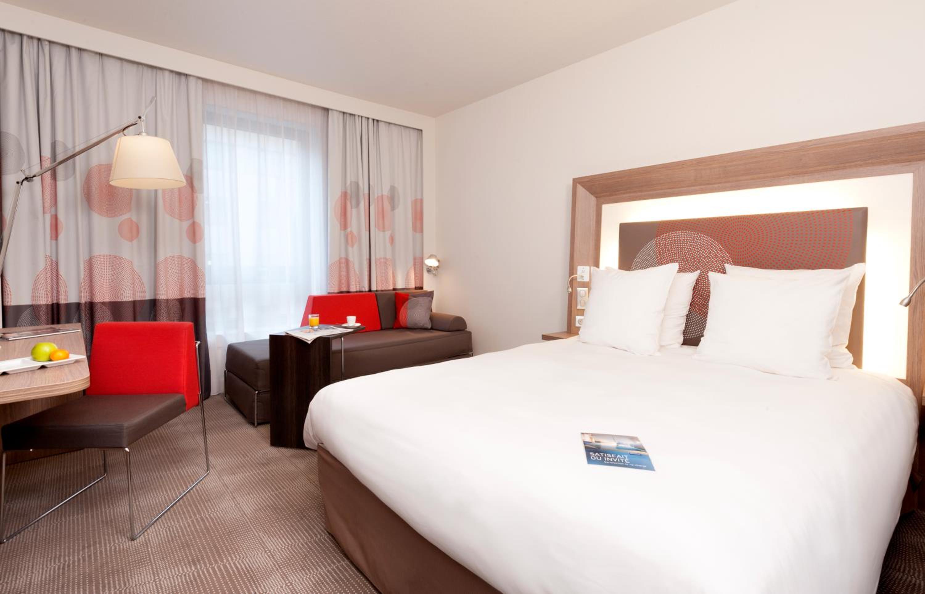 Executive Queen Room with Double Sofa Bed - Photo 12