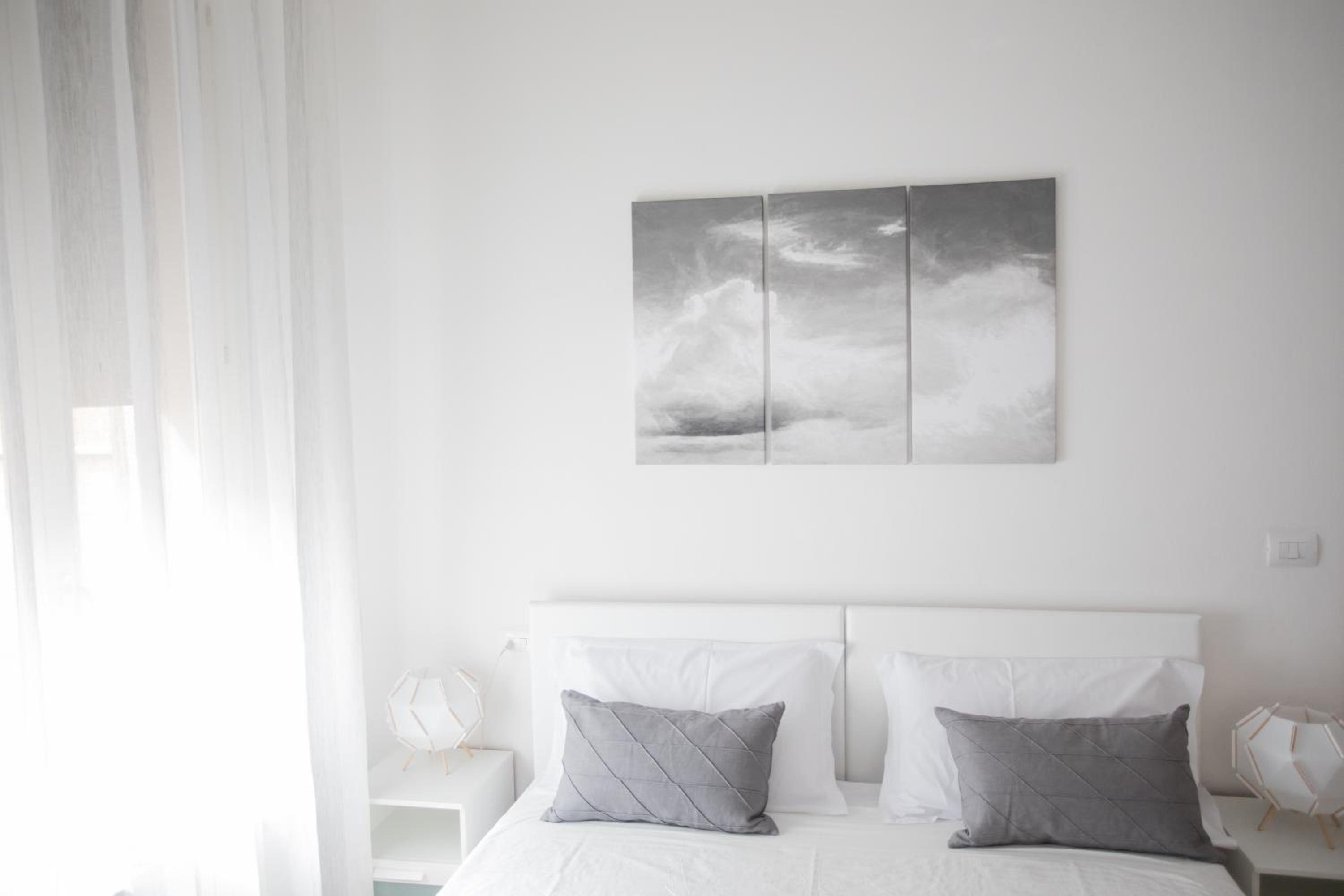 Large Double or Twin Room with Private Bathroom - Photo 6