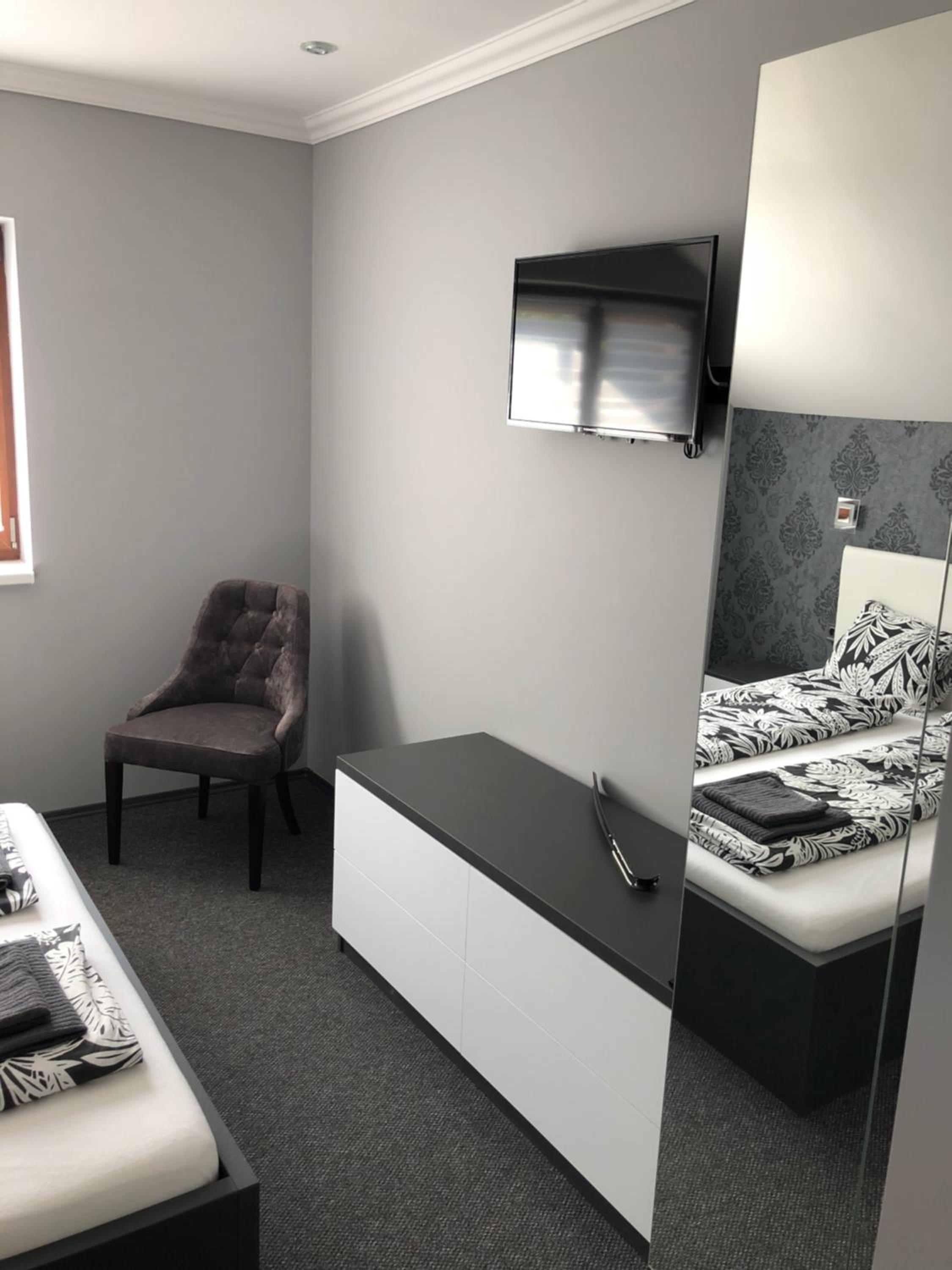 Deluxe Suite - Photo 9