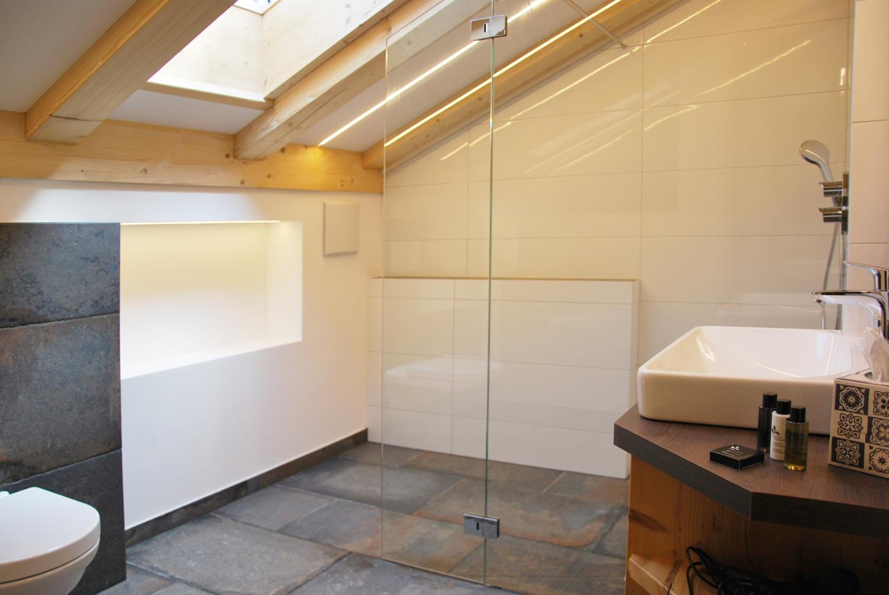 Deluxe Double Room with Balcony photo 3