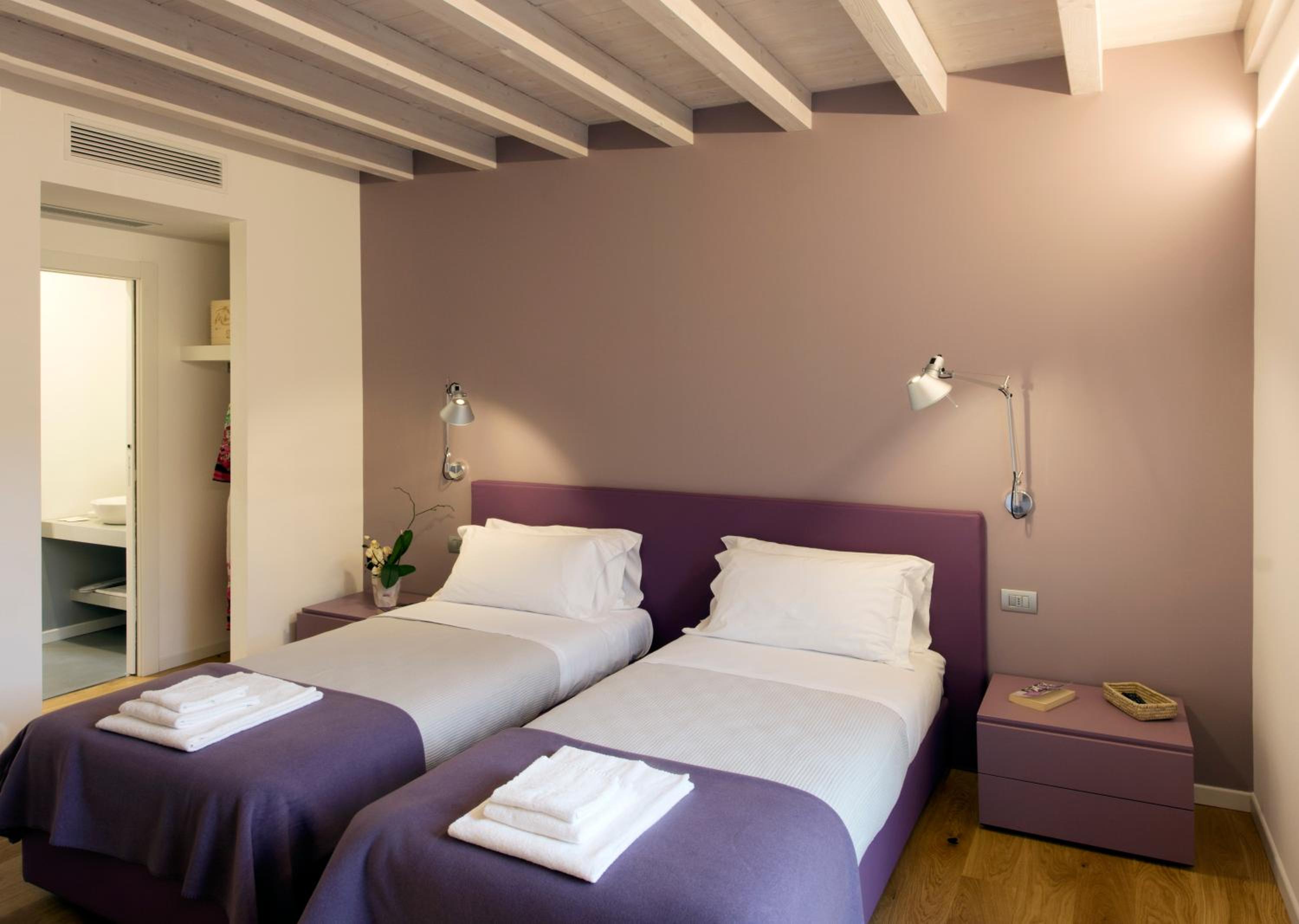 Twin Room - Photo 5