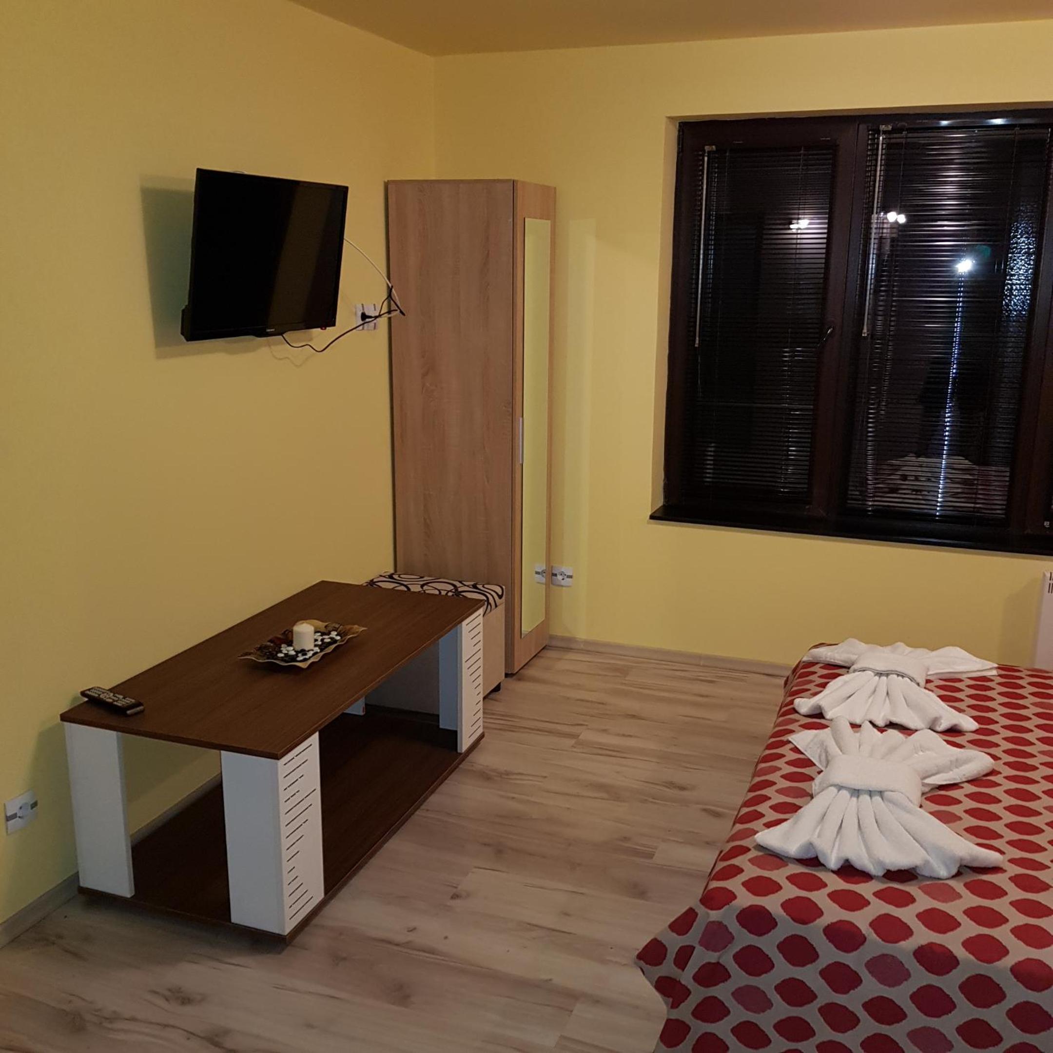 Apartment with Mountain View - Photo 5