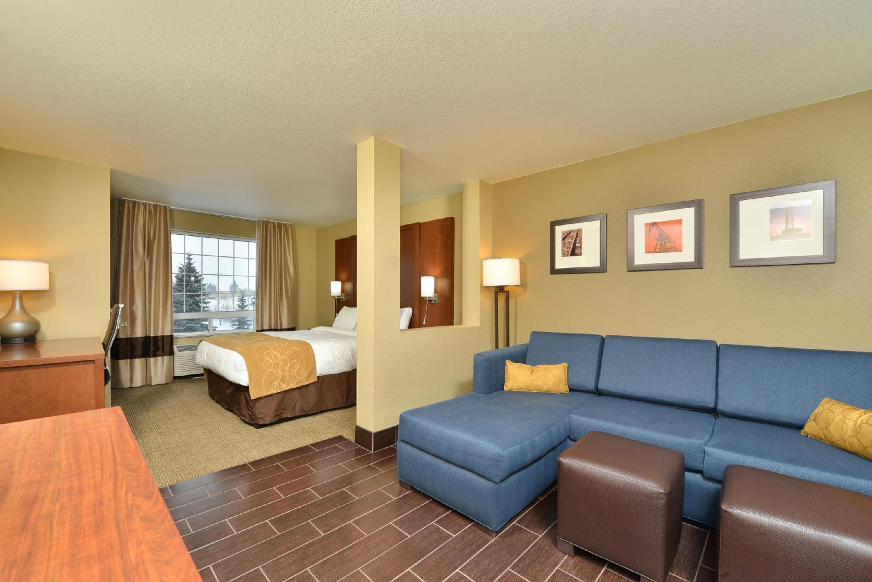 Queen Suite with Sofa Bed - Disability Access/Non-Smoking