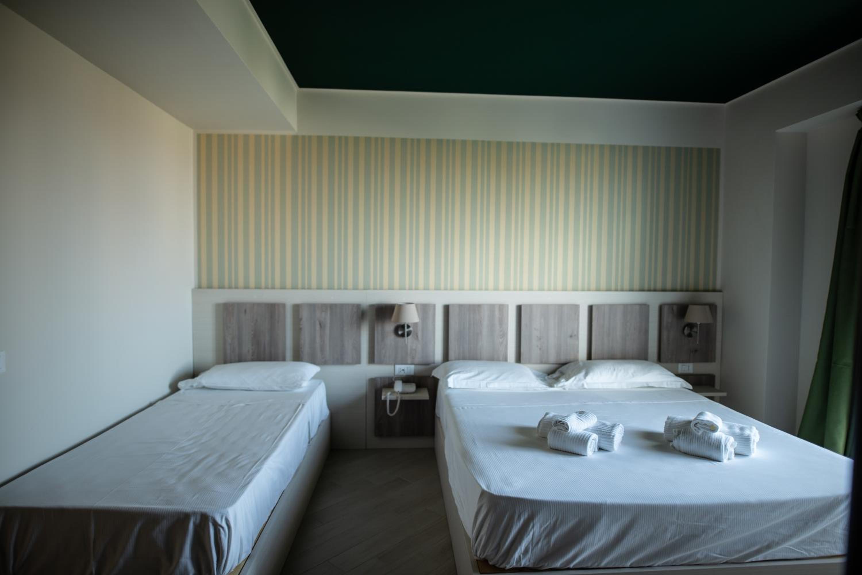 Superior Triple Room photo 2