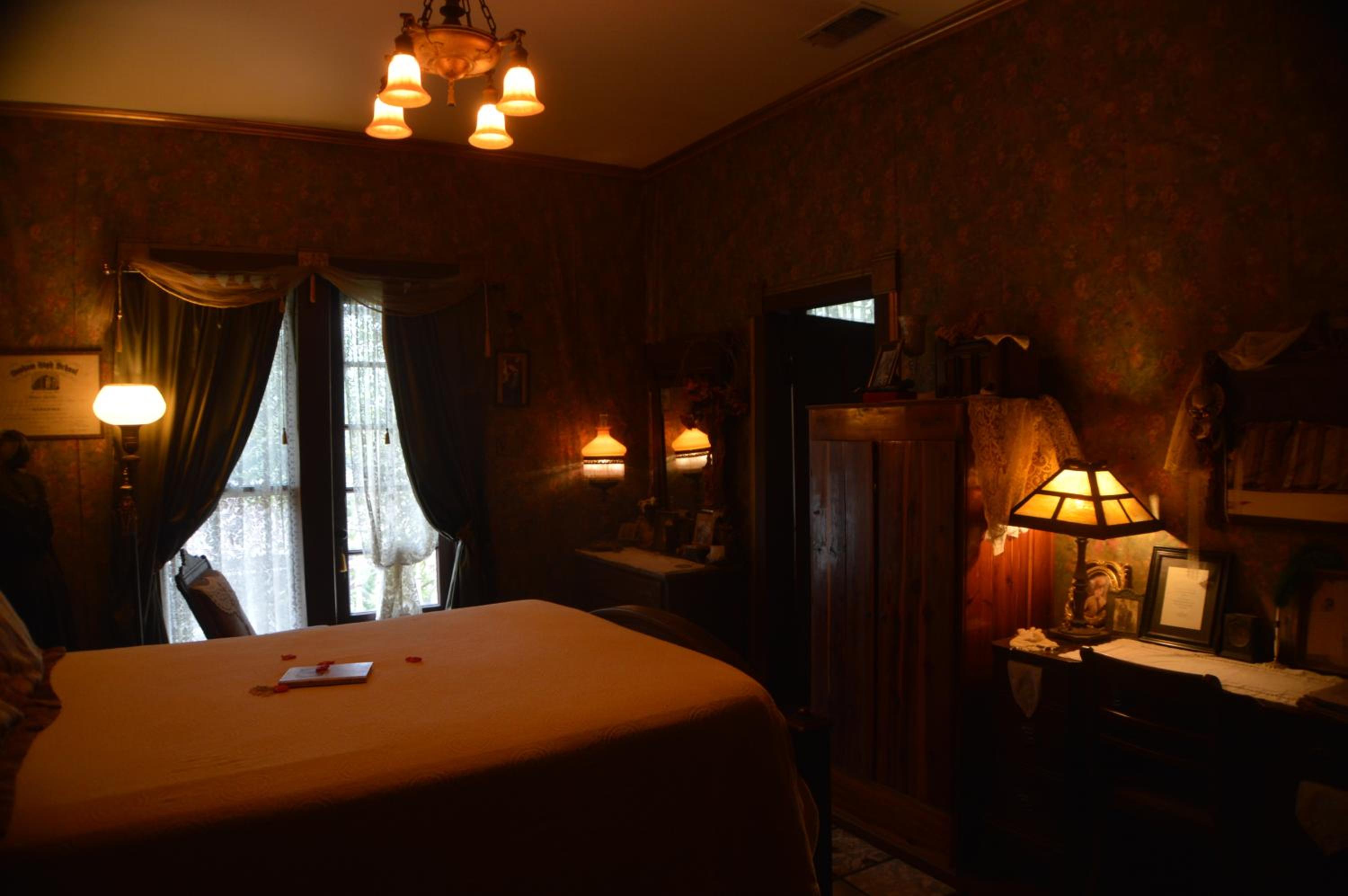 Deluxe Double Room with Balcony photo 3