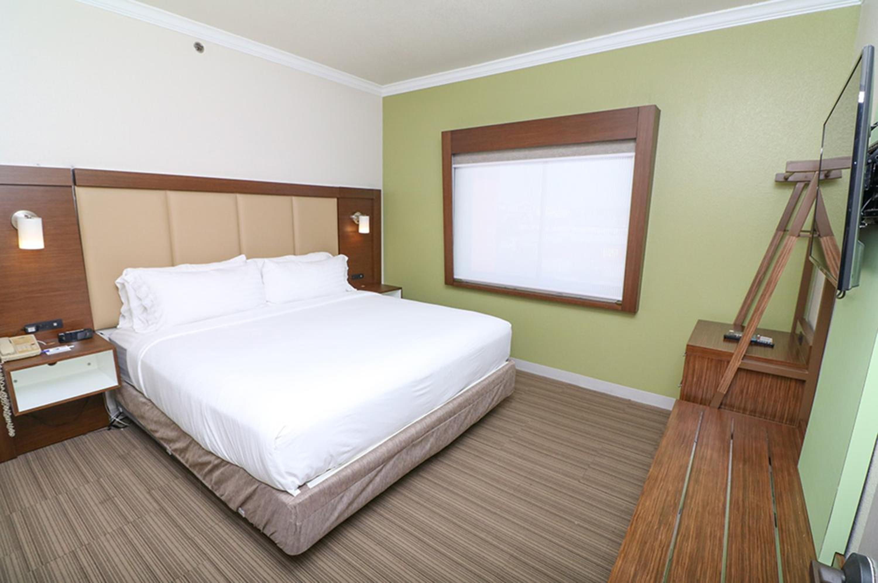 Standard King Room - Photo 6