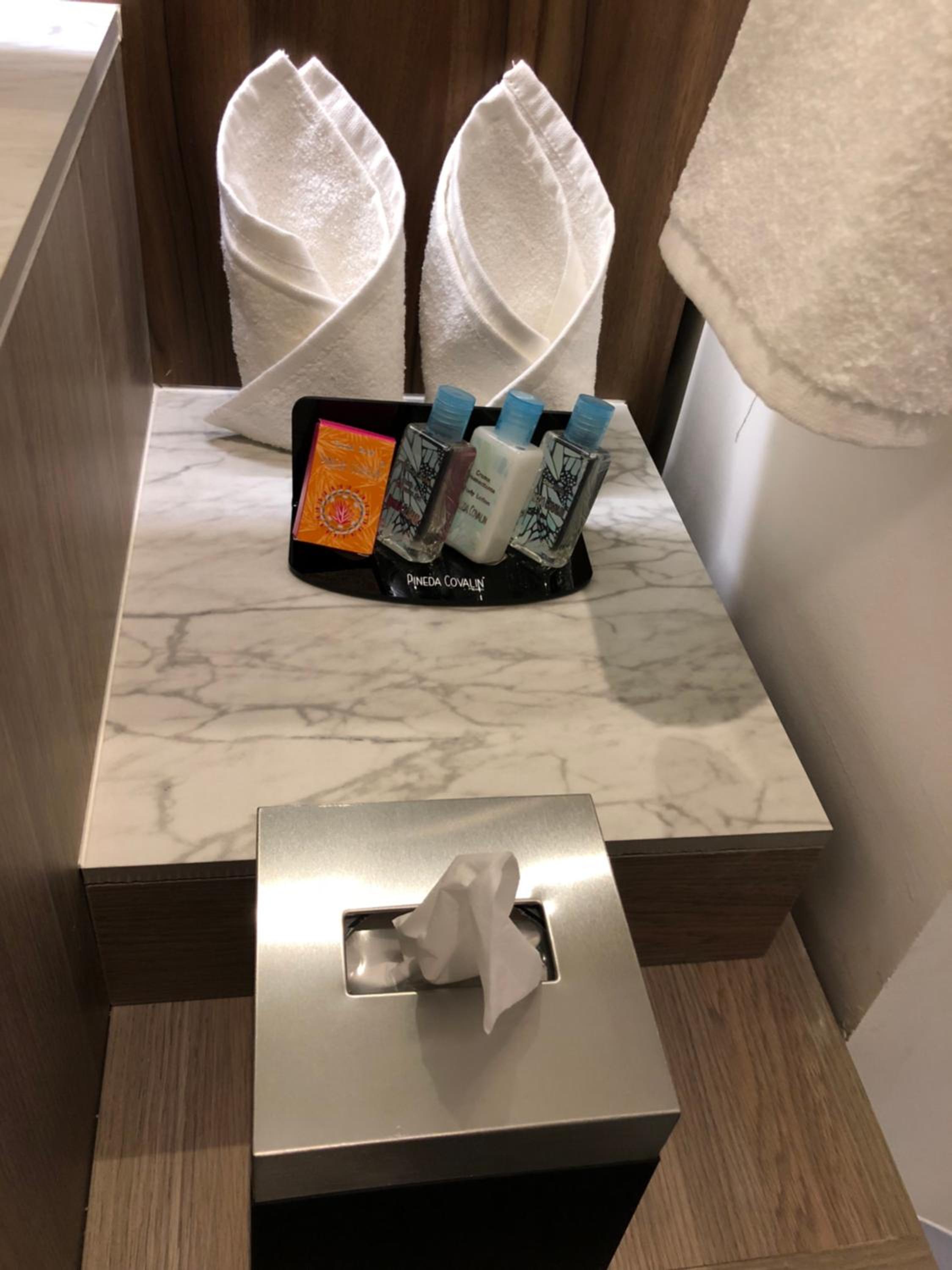 Deluxe Junior Suite - Photo 11